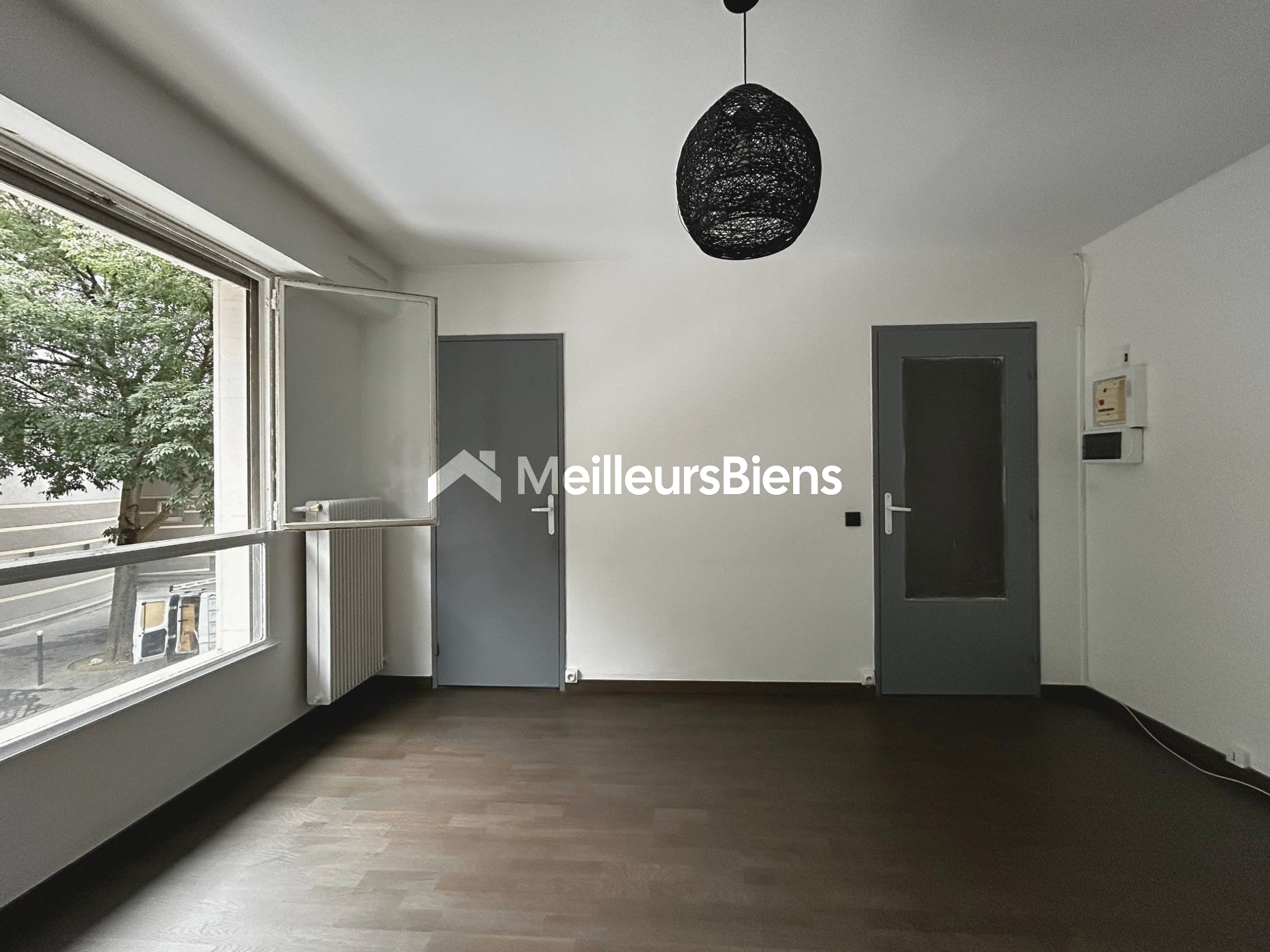 Paris 11 - Studio avec parking - Refait à neuf