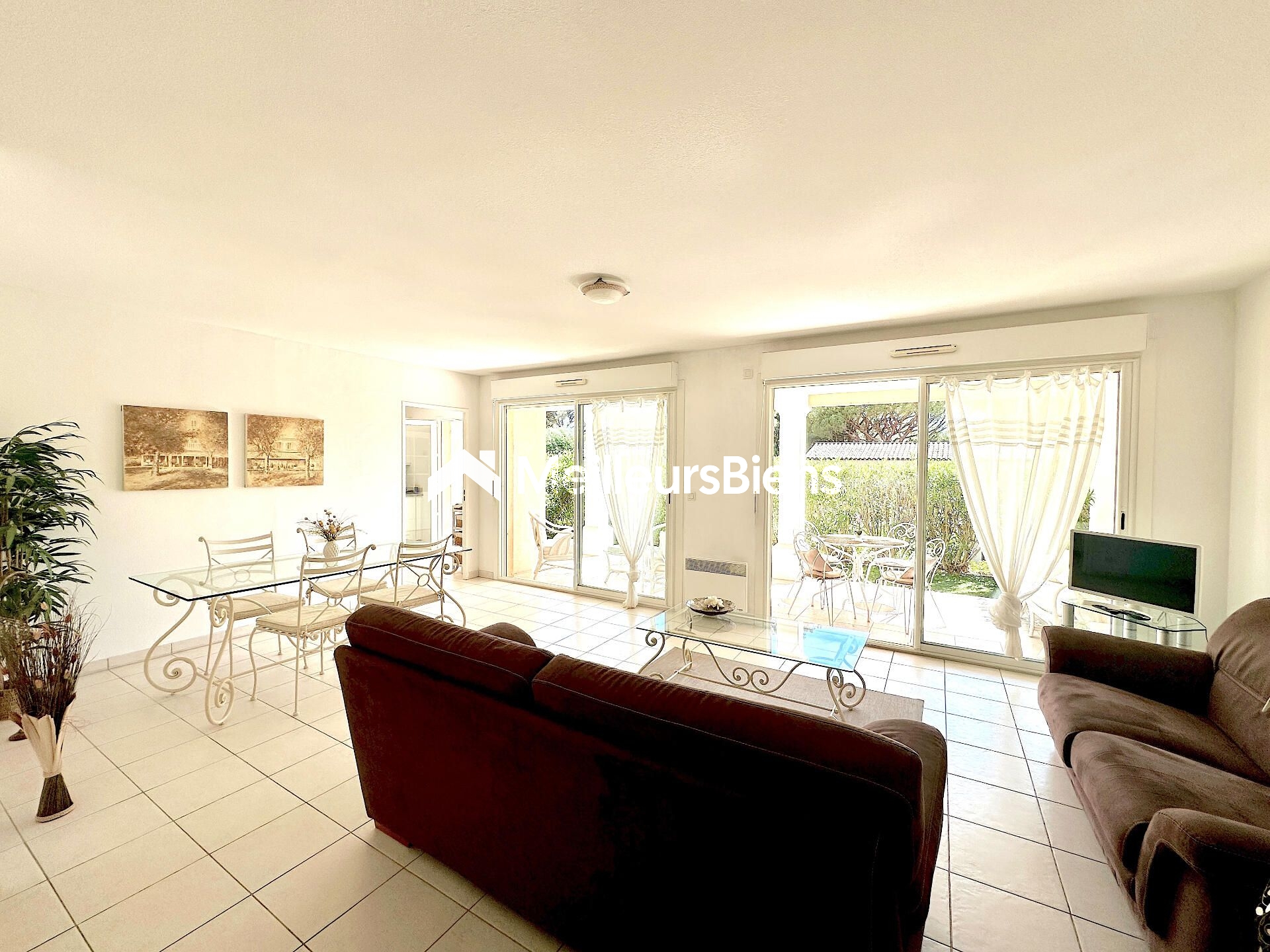 MAISON DE 76 M2 AVEC GARAGE ET PARKING DANS RESIDENCE AVEC PISCINE