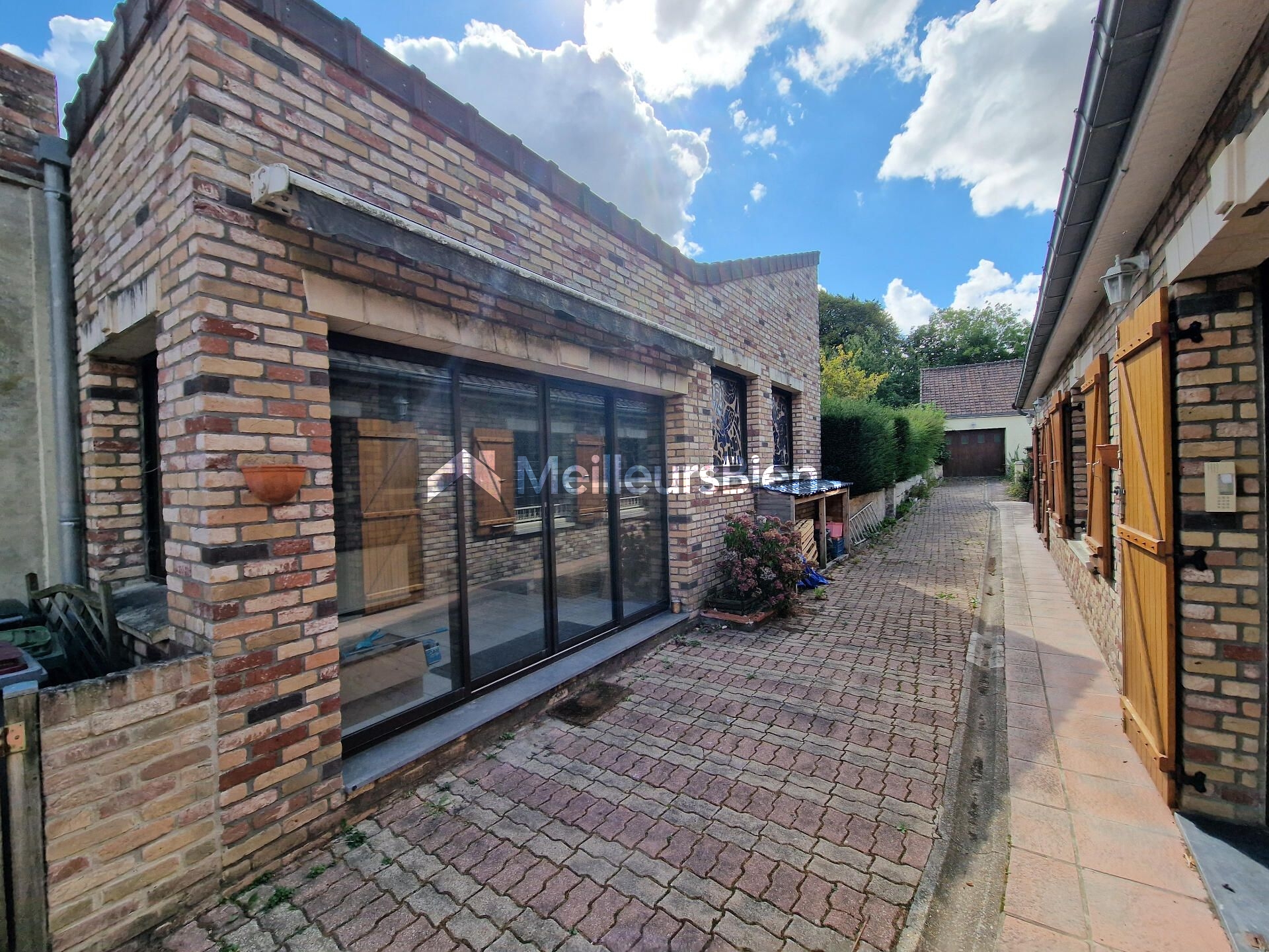 Opportunité rare à Burbure - Maison 268 m², 9 chambres possibles et 2 dépendances à aménager