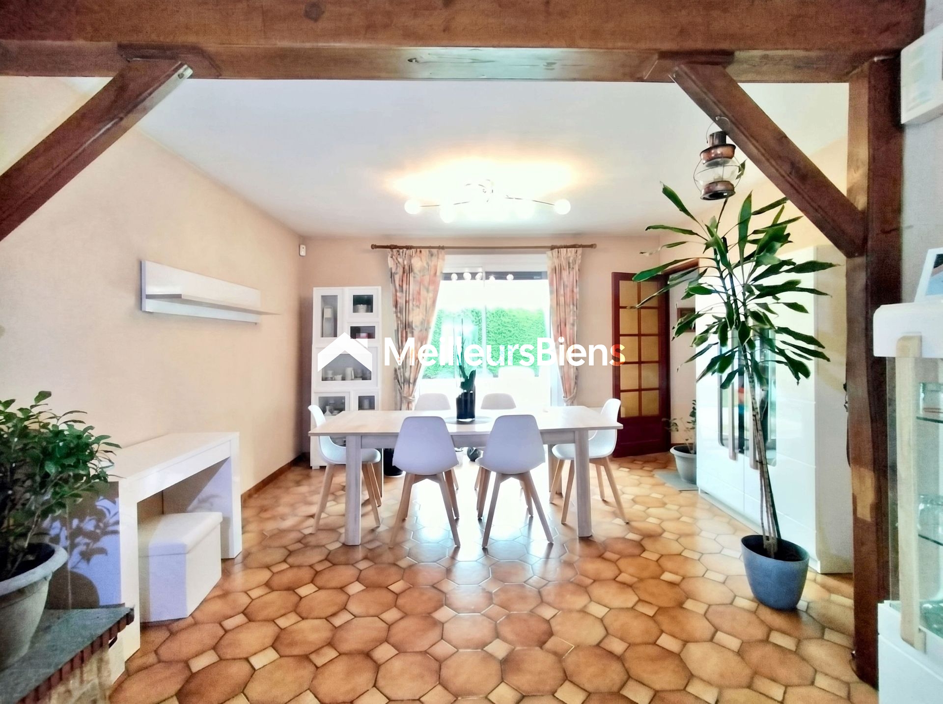Maison familiale impeccable avec jardin sans vis-à-vis –– Lucé (28110) à 5 min de Chartres