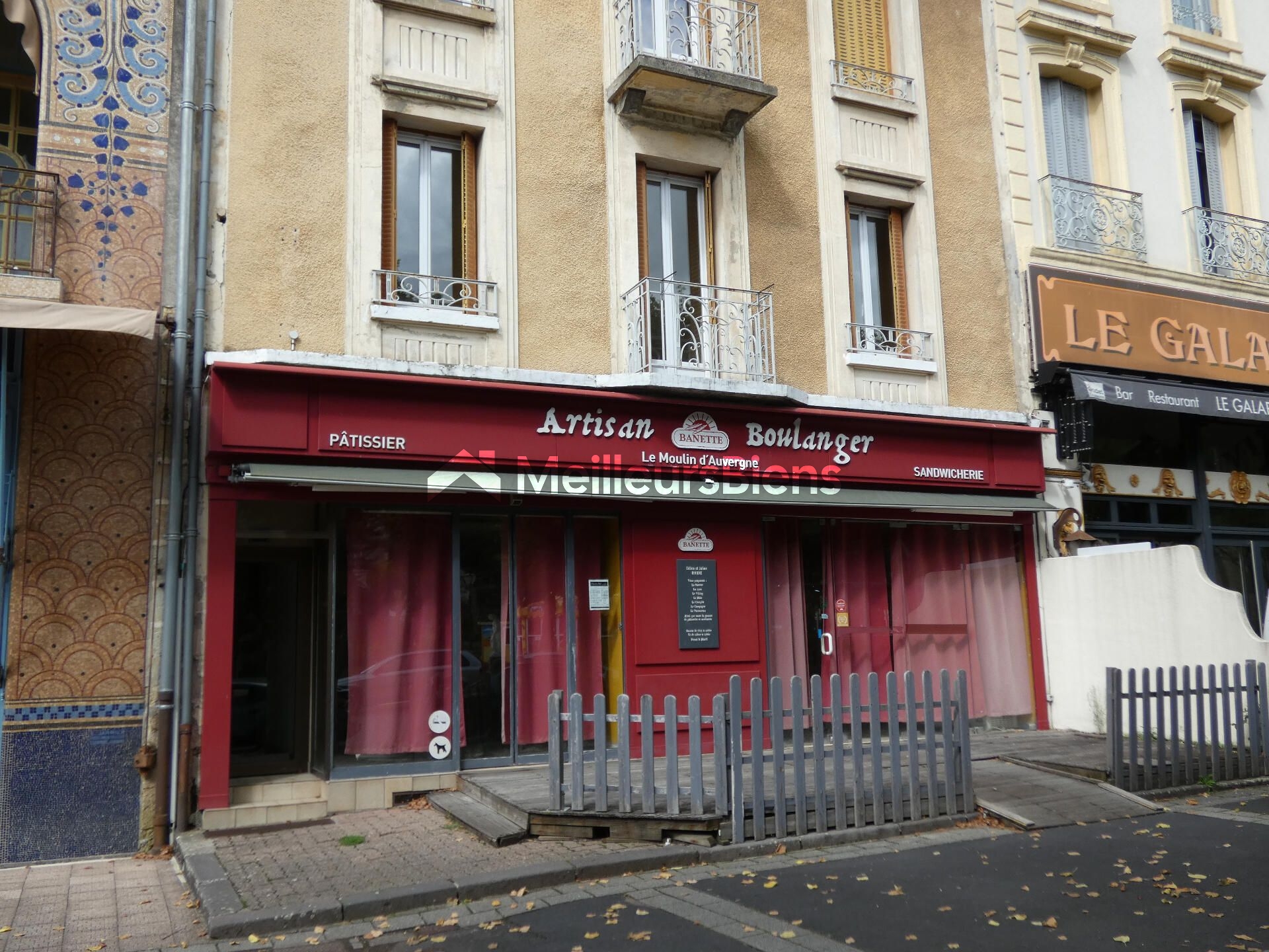 Fond de commerce Boulangerie avec bail tous commerces - Emplacement N°1 en plein centre ville - Terrasse plein sud + appartement