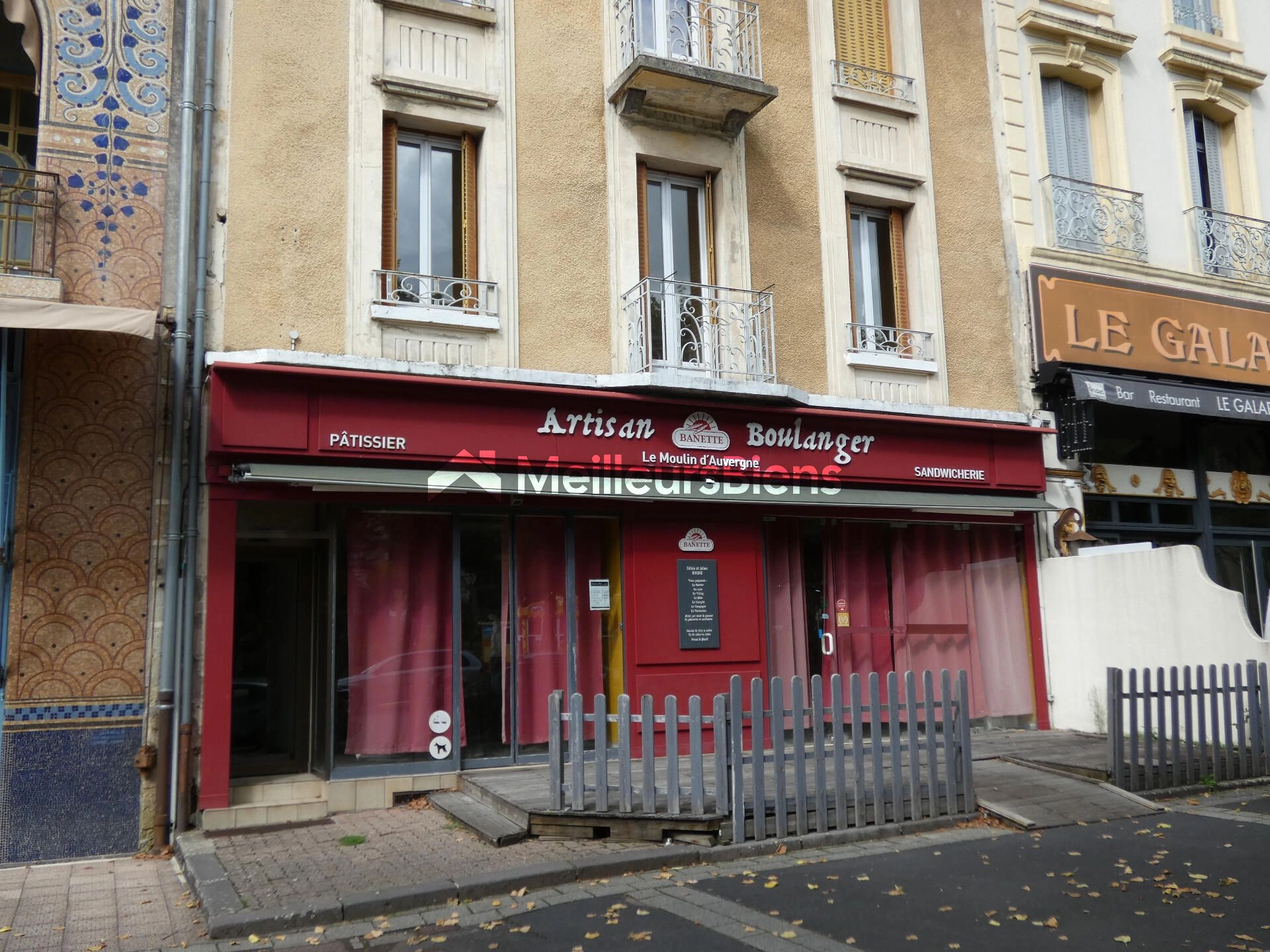 Fond de commerce Boulangerie avec bail tous commerces - Emplacement N°1 en plein centre ville - Terrasse plein sud + appartement