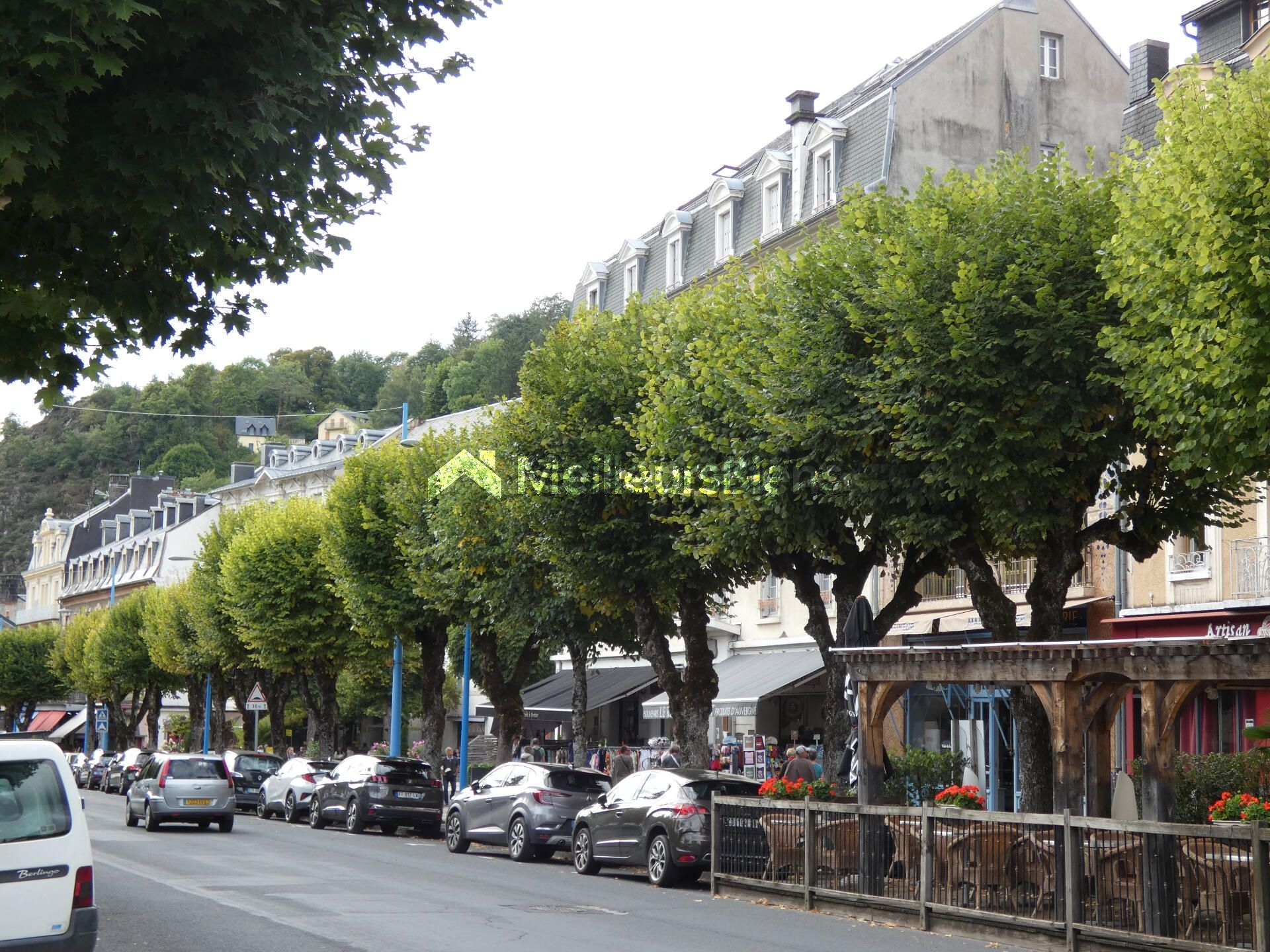 Fond de commerce Boulangerie avec bail tous commerces - Emplacement N°1 en plein centre ville - Terrasse plein sud + appartement