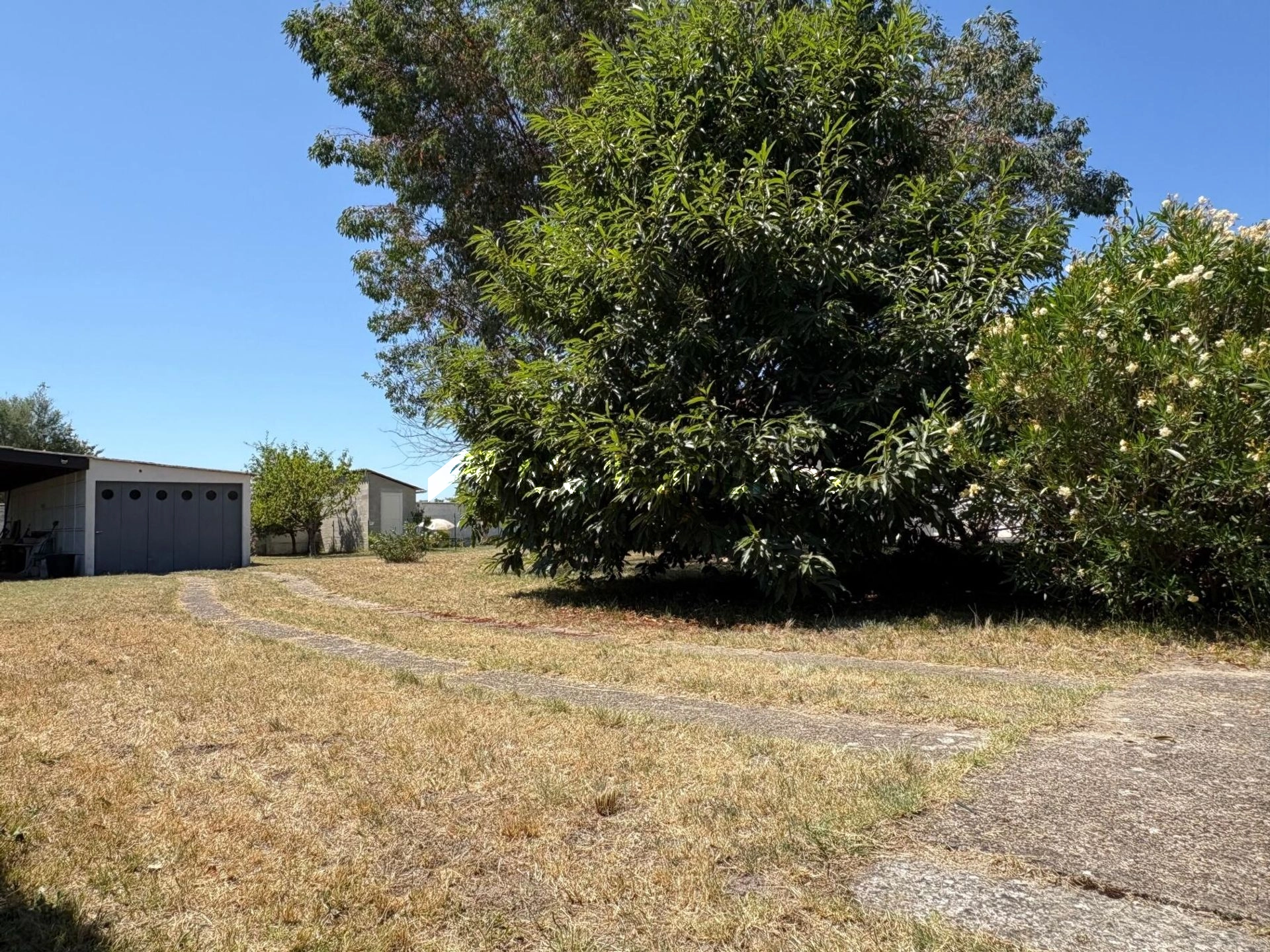 Terrain viabilisé constructible de 478 m2 libre de constructeur