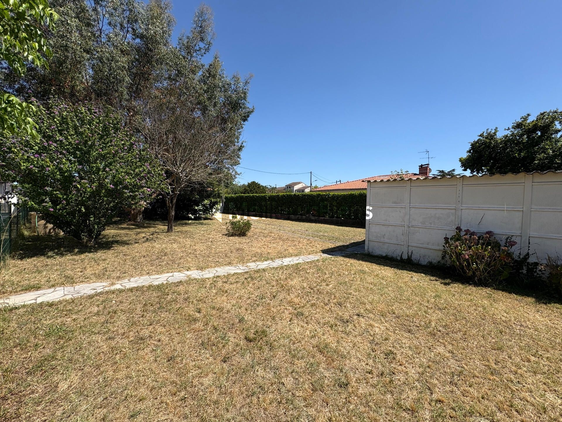 Terrain viabilisé constructible de 478 m2 libre de constructeur
