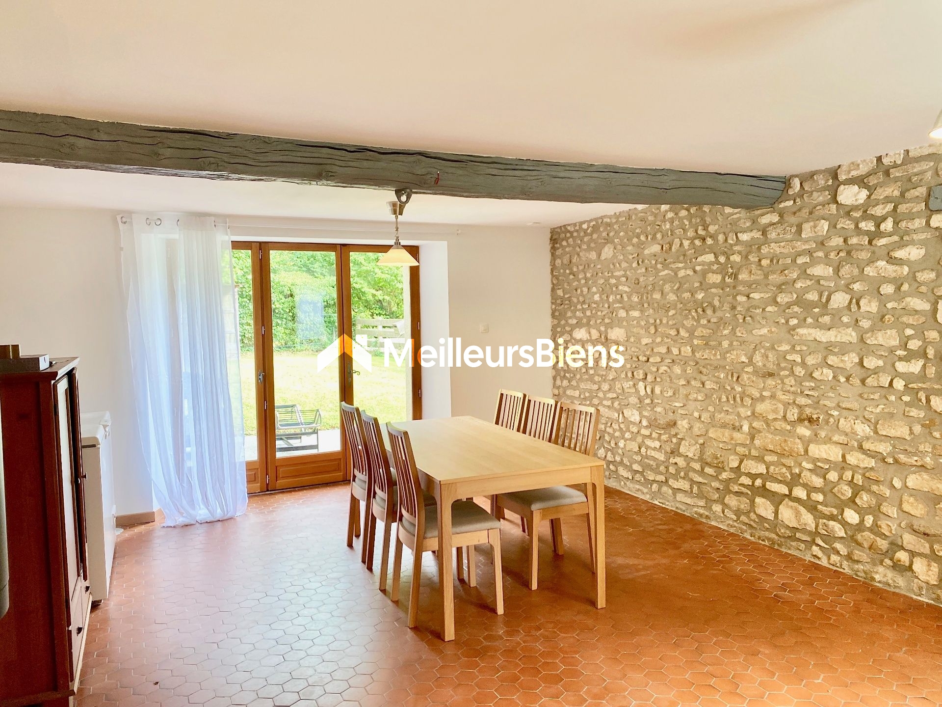 Maison familiale en pierres rénovée