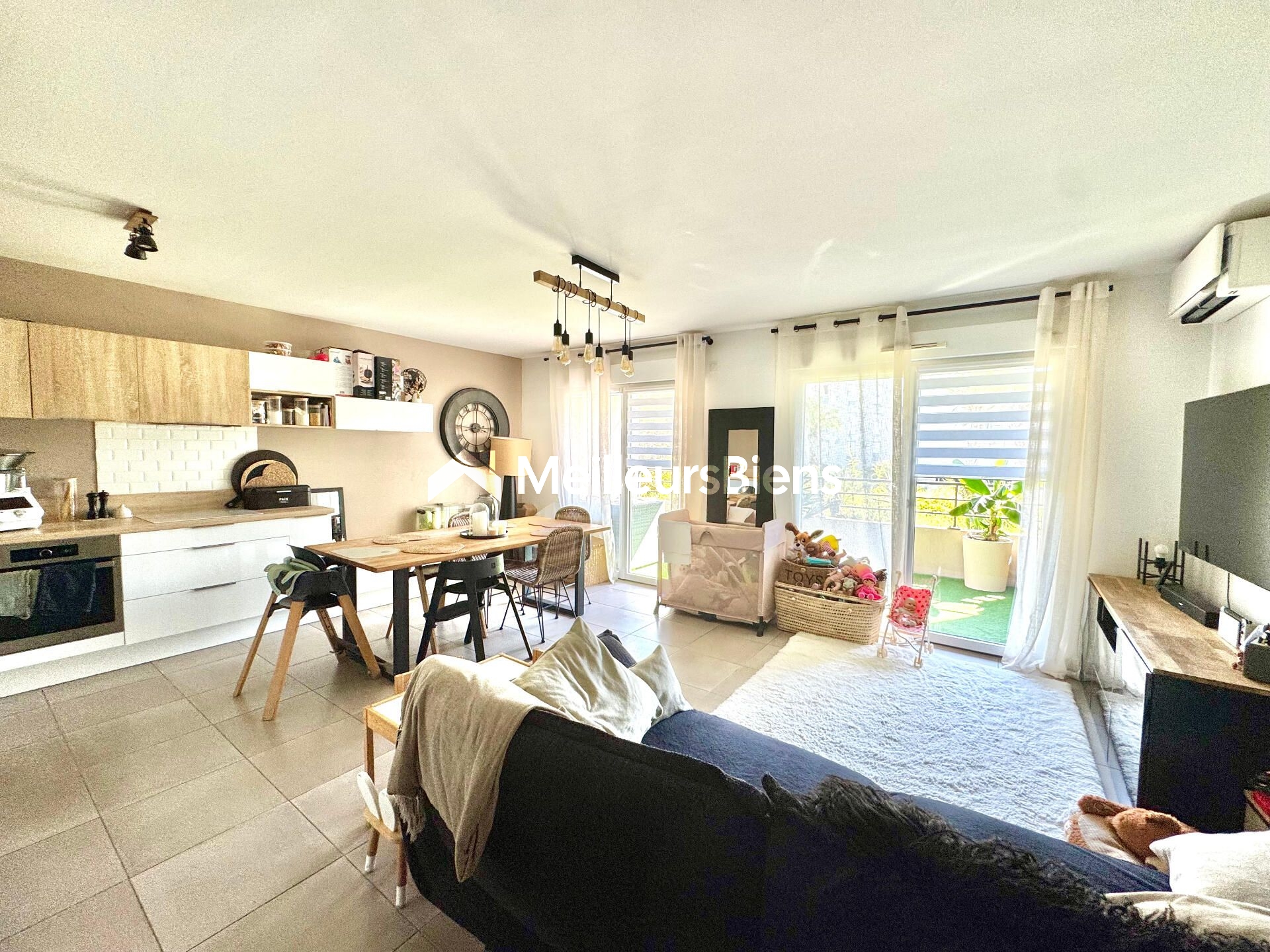 Fréjus proche toutes commodités - appartement T3 rez de jardin avec parking résidence avec piscine