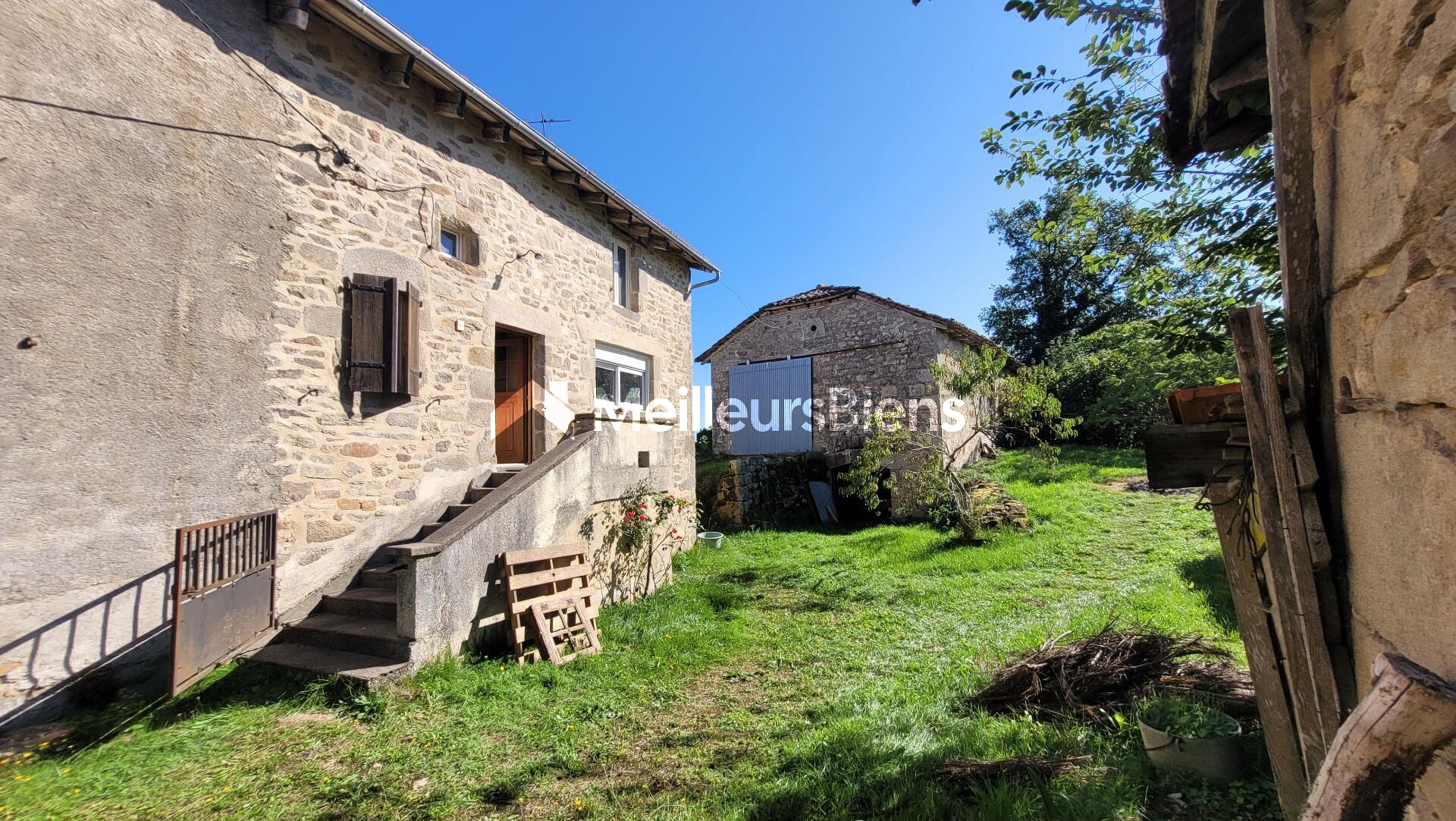 Corps de ferme avec maisons grange annexe terrain 5 hectares