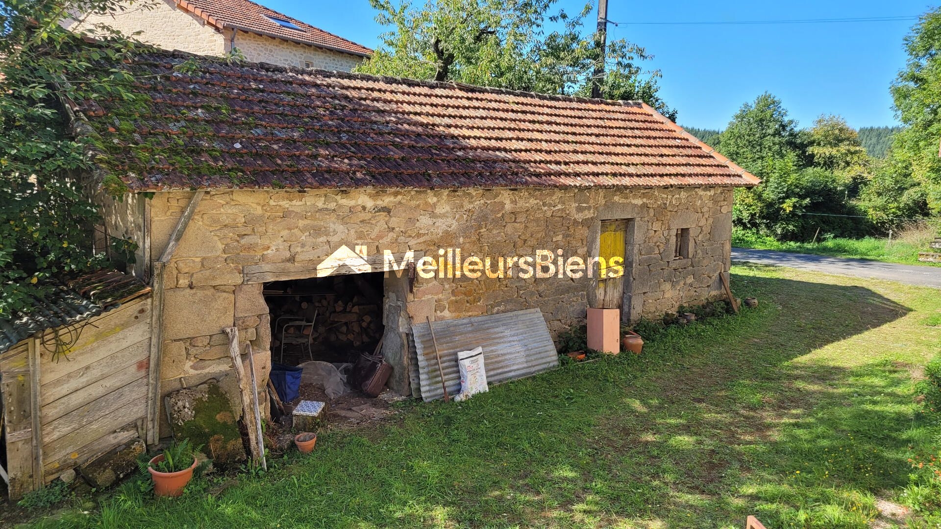 Corps de ferme avec maisons grange annexe terrain 5 hectares