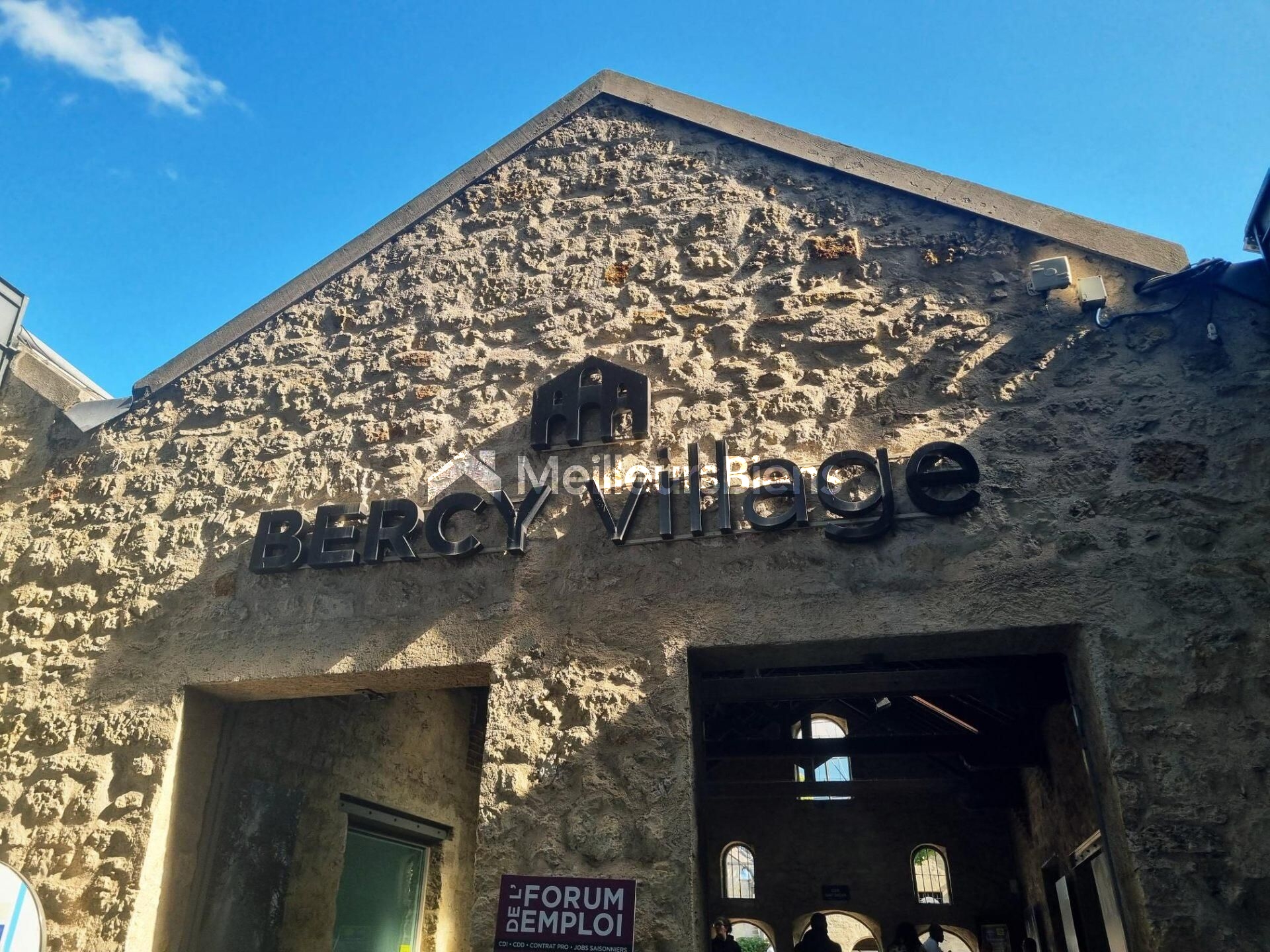 GRAND F2 BERCY VILLAGE cave et parking