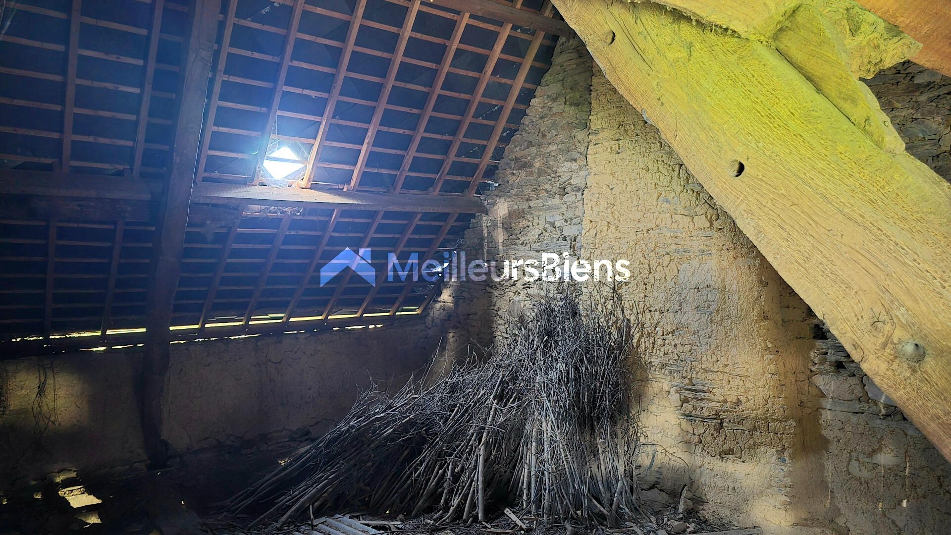 Maison à rénover avec potentiel d'environ 75m²