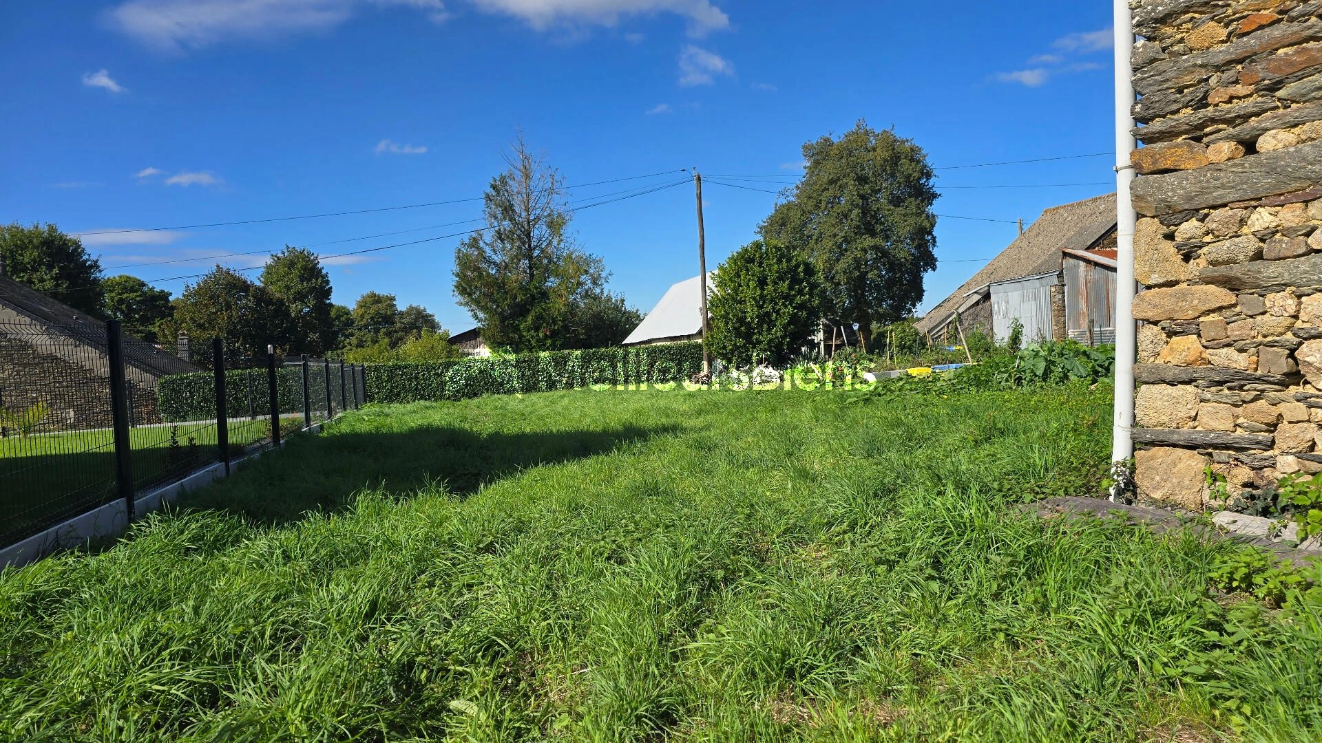 Maison à rénover avec potentiel d'environ 75m²