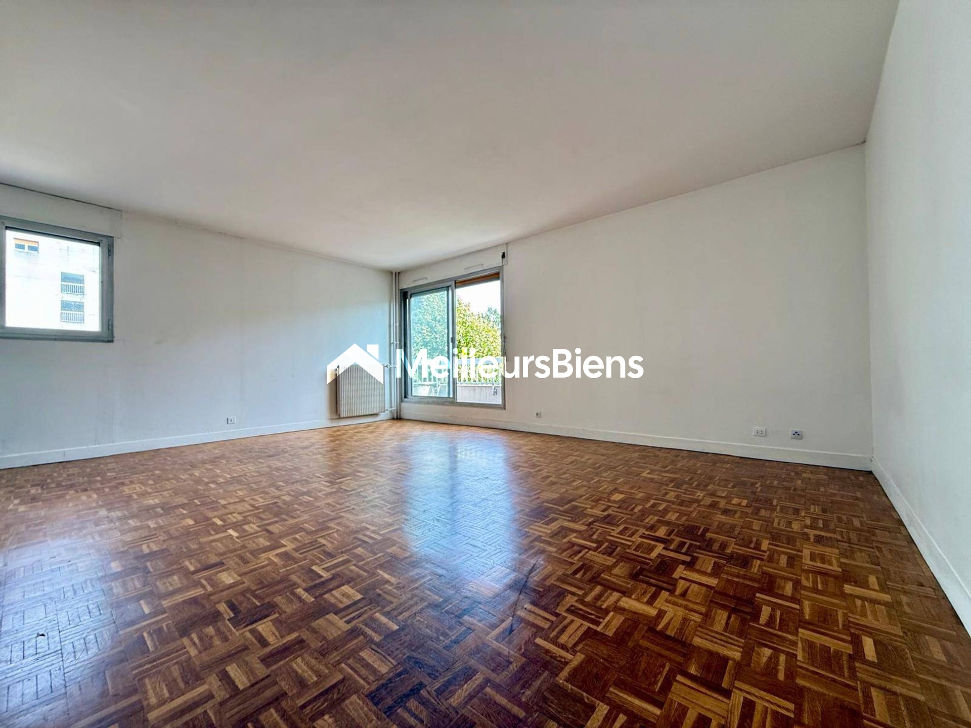 Beau studio 39 m² avec cave et parking à Cergy