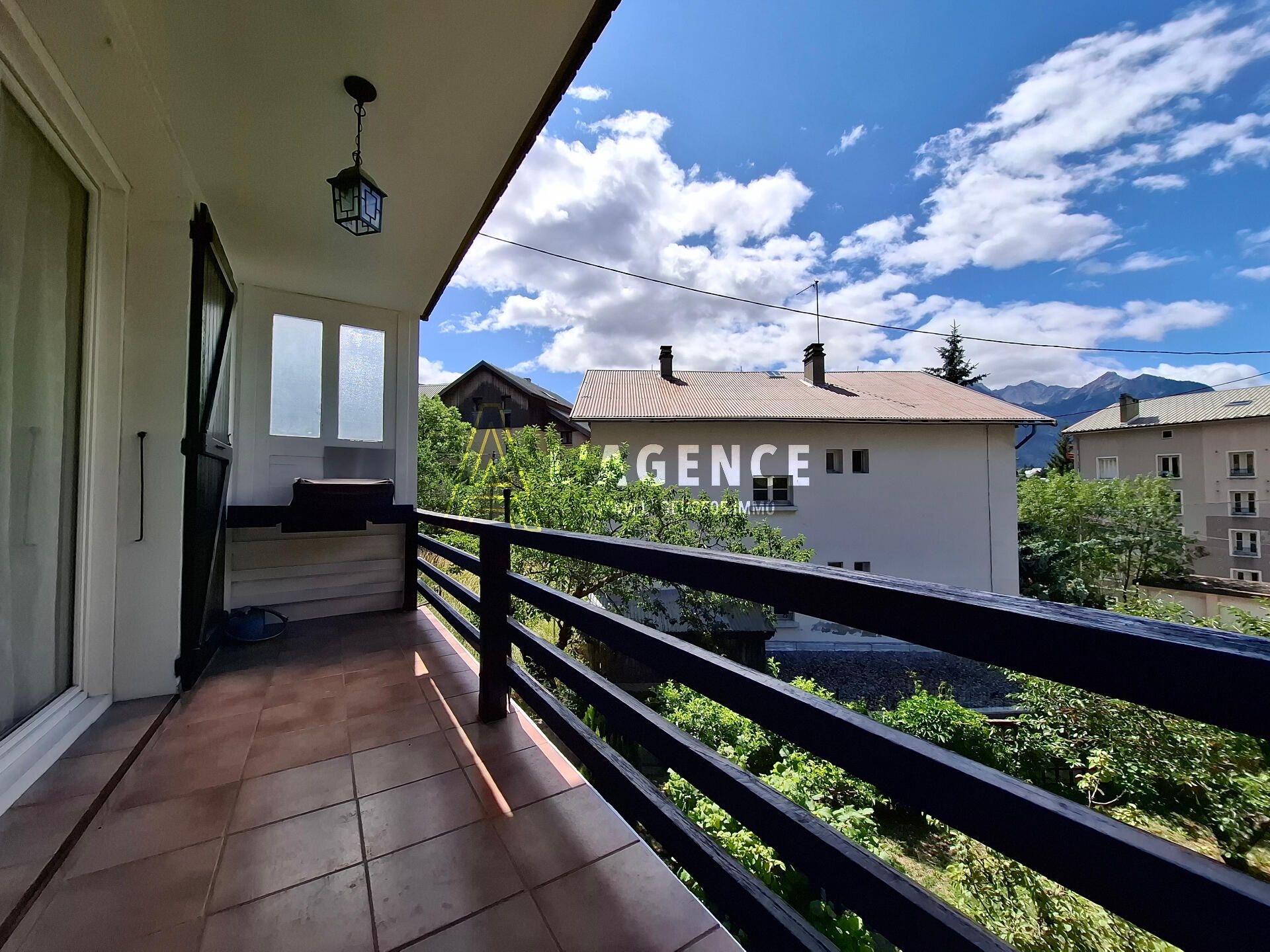 Charmante Maison Type 4 avec Garage et Dépendances - Briançon Centre-Ville