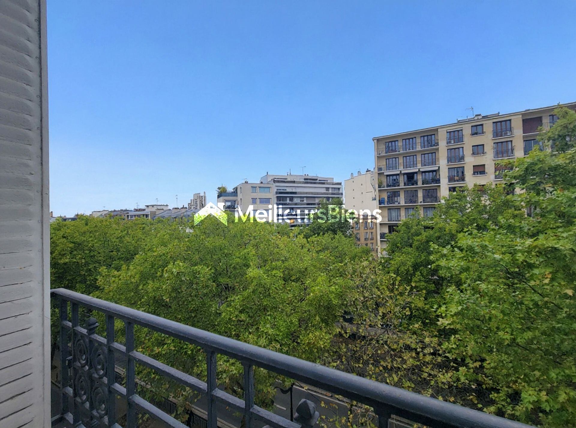 Studio avec une vue entièrement dégagée