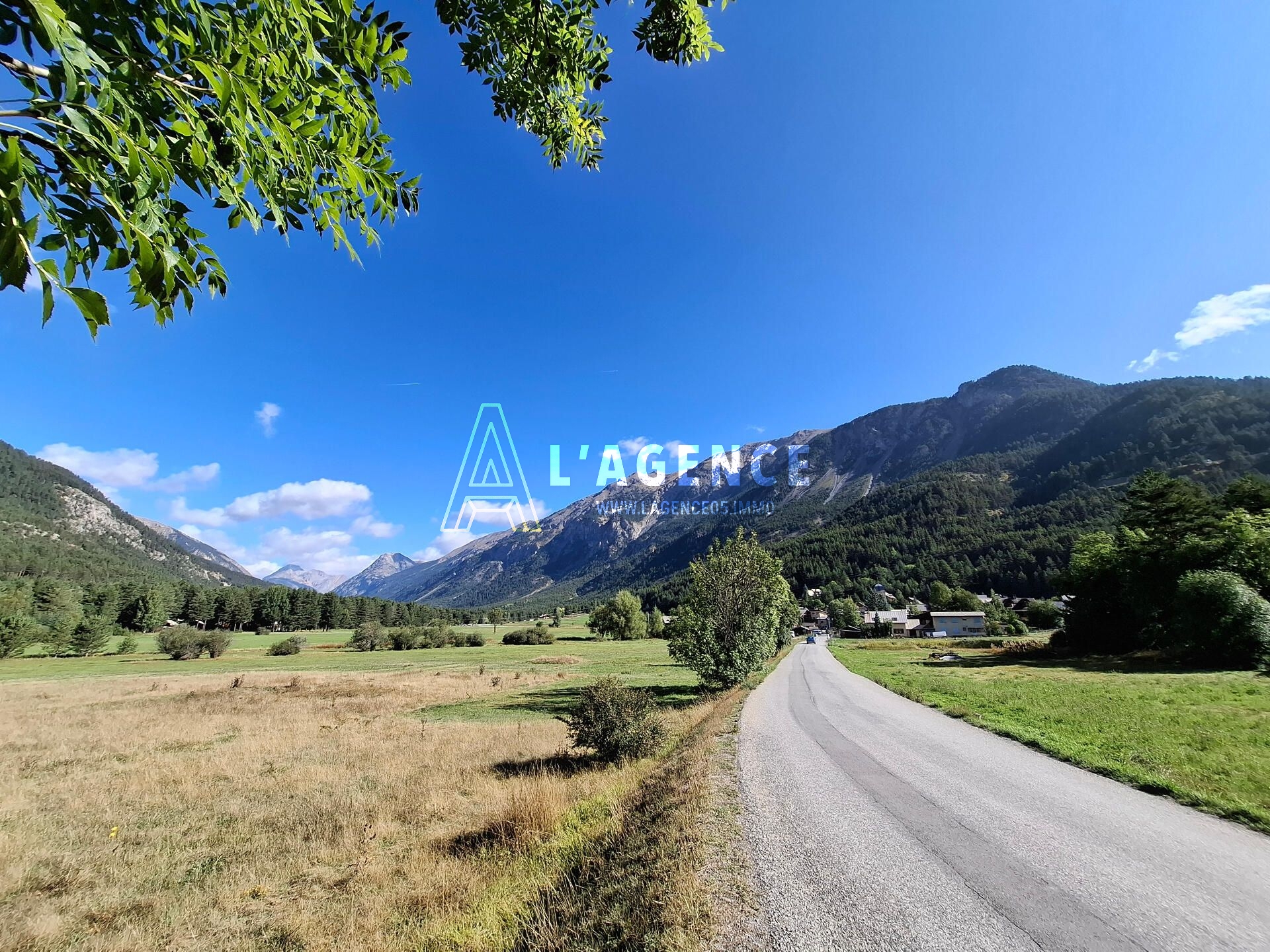 Terrain constructible - 1136 m² - MONTGENEVRE « Les Alberts »