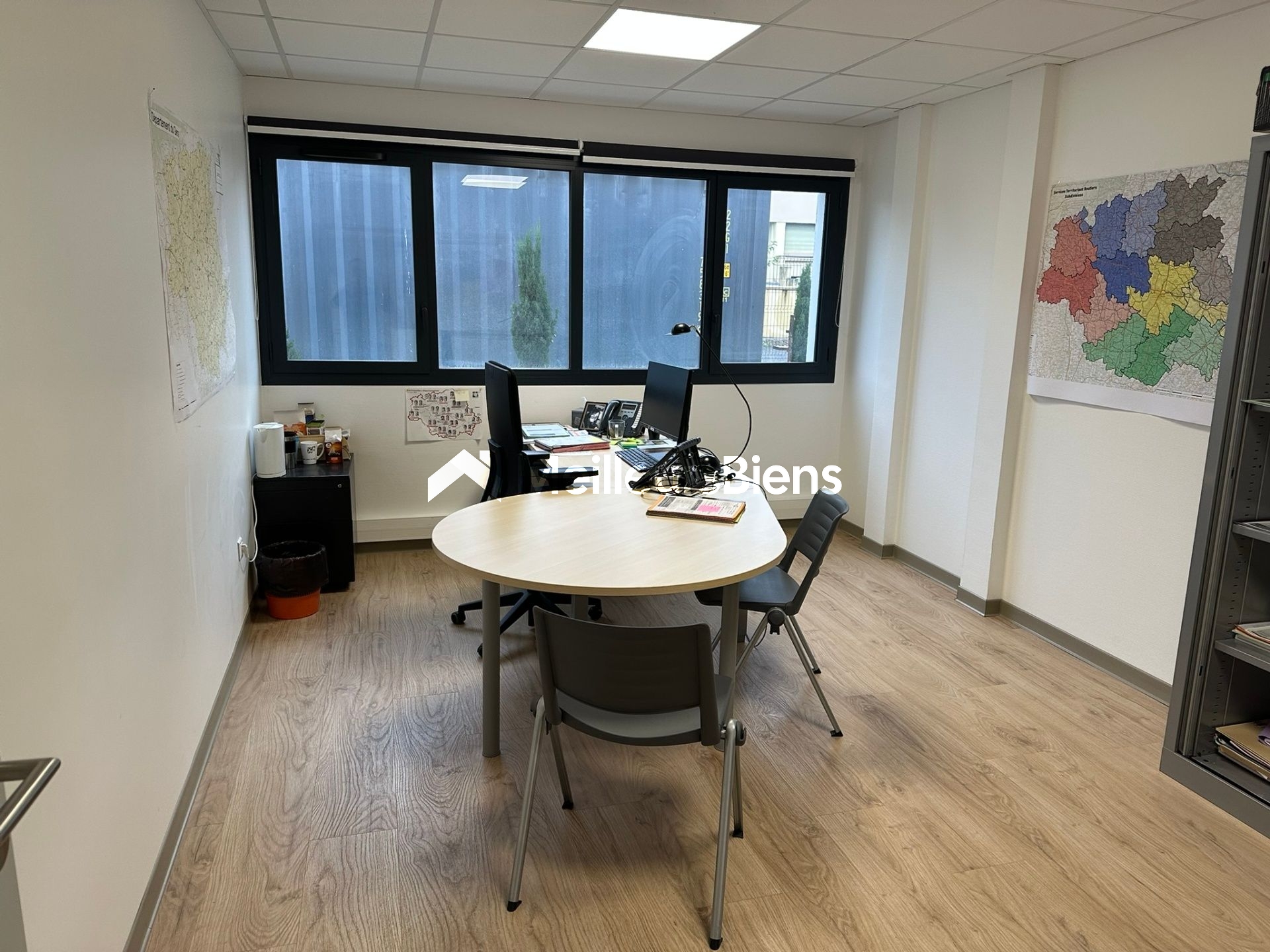 Auch - Local rénové 297m2 -11 bureaux avec parkings, clim, accès PMR