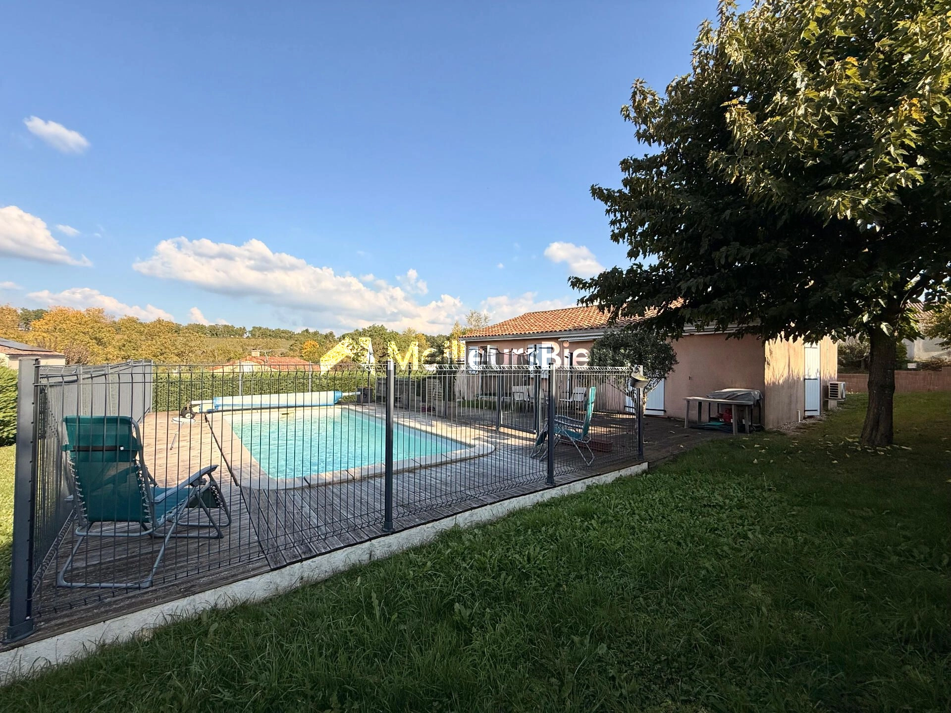 MAISON PLAIN-PIED – 90 m² – QUARTIER RÉSIDENTIEL – PISCINE – GARAGE 25 m² – TERRAIN 882 m²