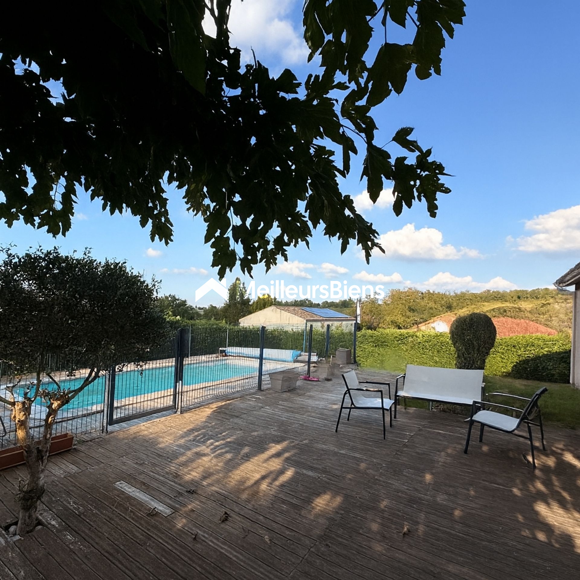 MAISON PLAIN-PIED – 90 m² – QUARTIER RÉSIDENTIEL – PISCINE – GARAGE 25 m² – TERRAIN 882 m²
