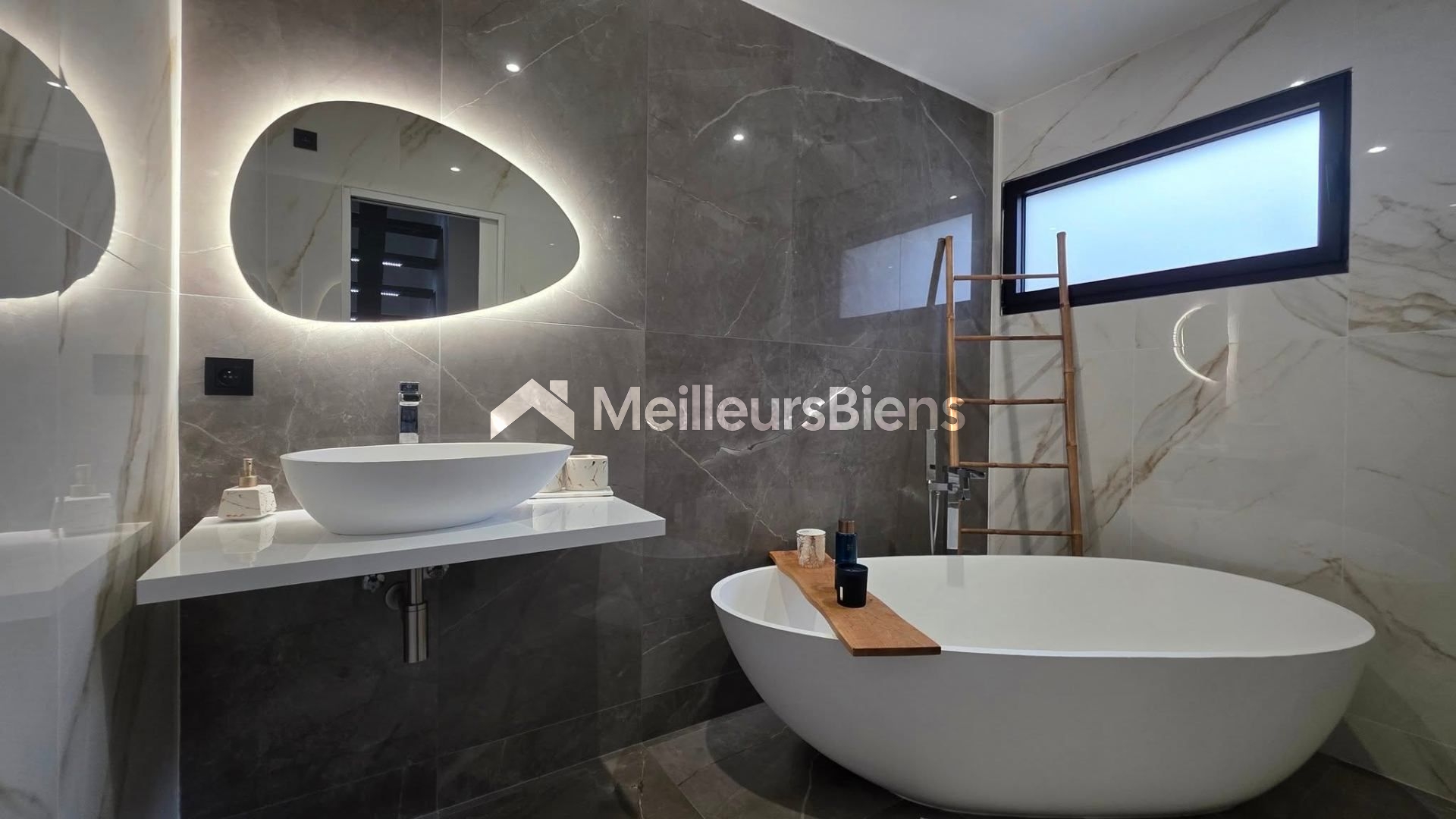 Magnifique Villa - 4 chambres - 3 SDD - Jardin 1900 m2 - Garage