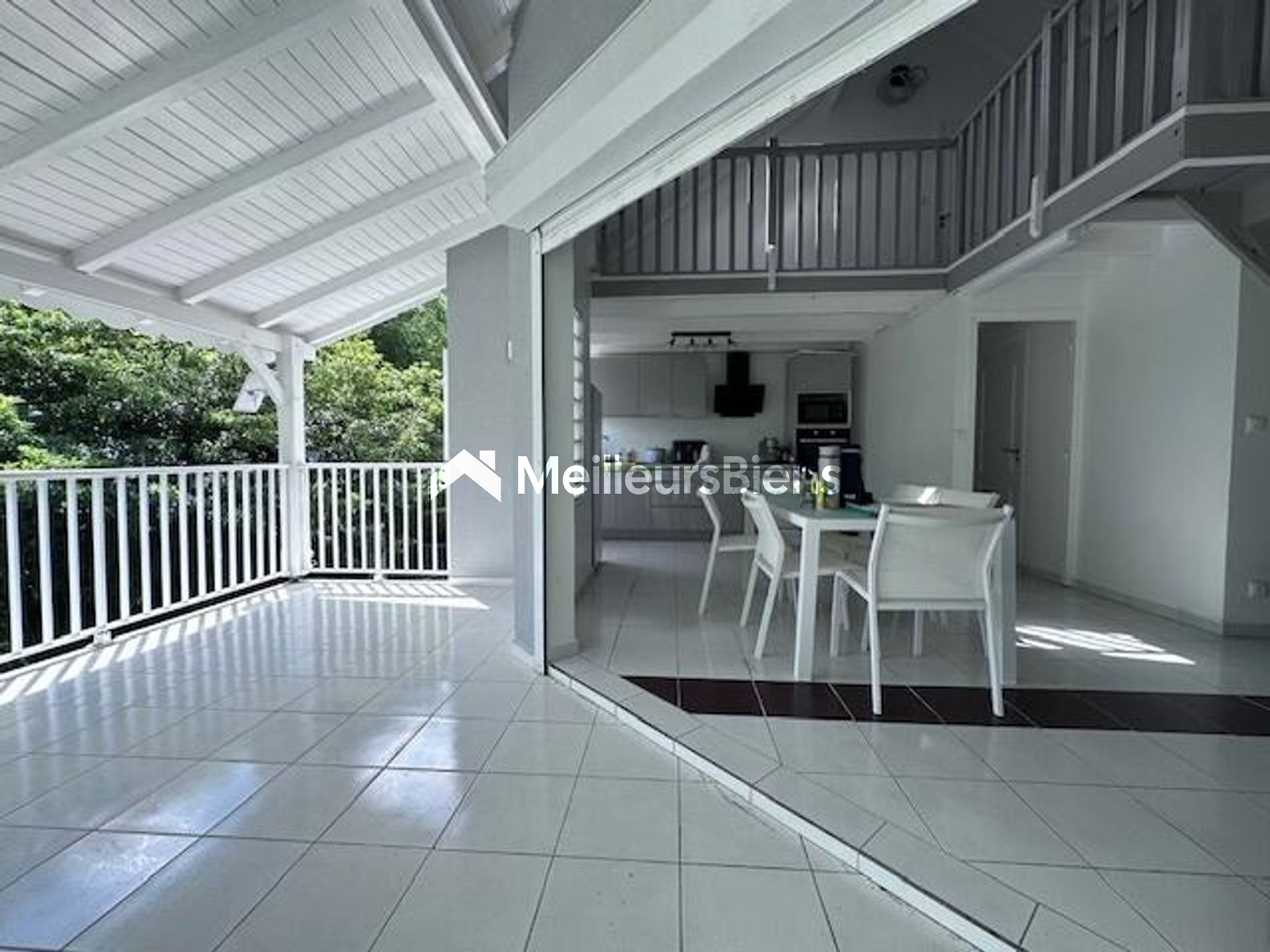BAISSE DE PRIX A LA GRIPPIERE SUR LA JOLIE VILLA T4 EN DUPLEX ET T2 EN RDJ SUR 1000 M² DE TERRAIN DANS SECTEUR RESIDENTIEL DE LA GRIPPIERE A PETIT-BOURG