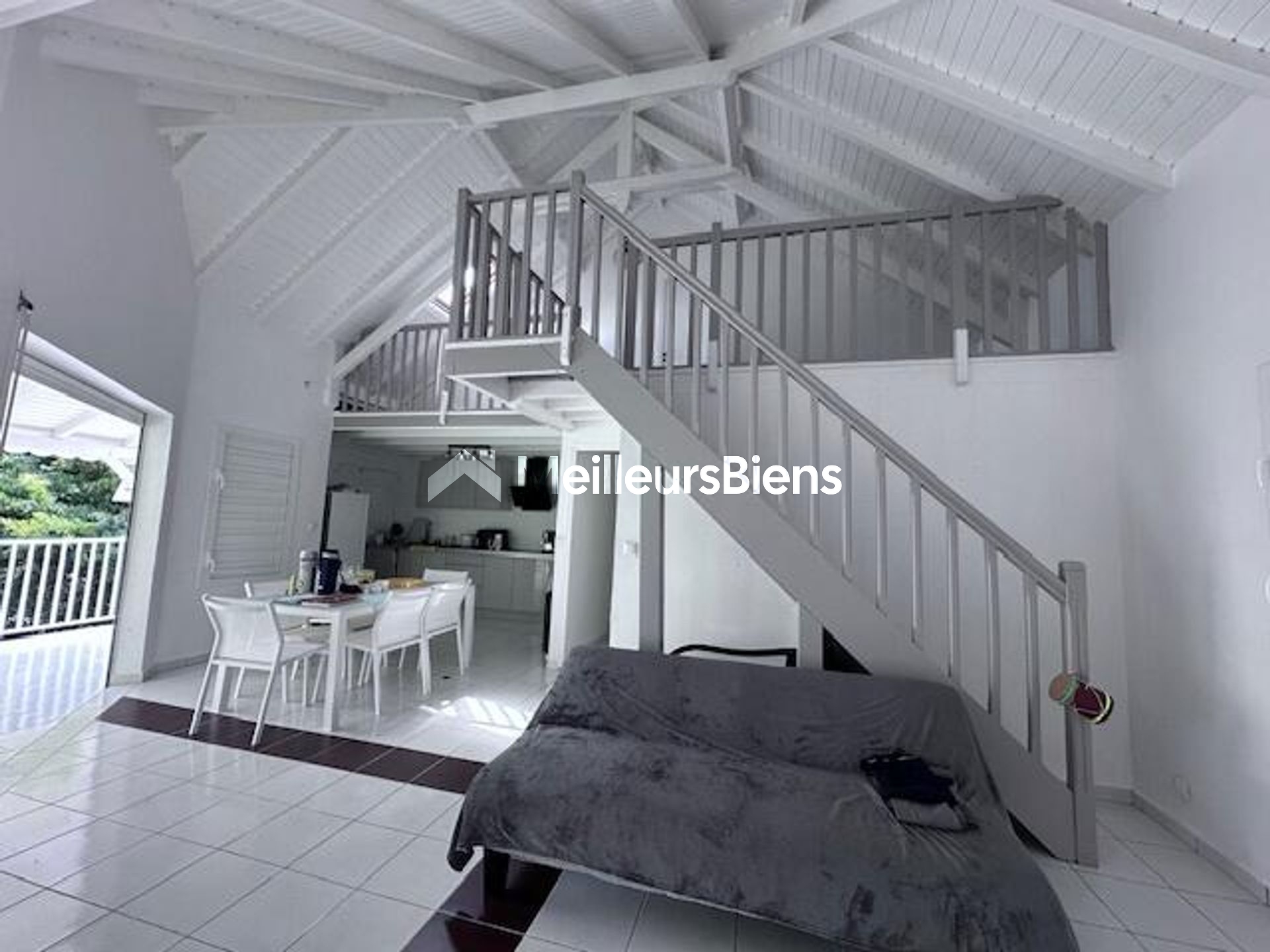 BAISSE DE PRIX A LA GRIPPIERE SUR LA JOLIE VILLA T4 EN DUPLEX ET T2 EN RDJ SUR 1000 M² DE TERRAIN DANS SECTEUR RESIDENTIEL DE LA GRIPPIERE A PETIT-BOURG