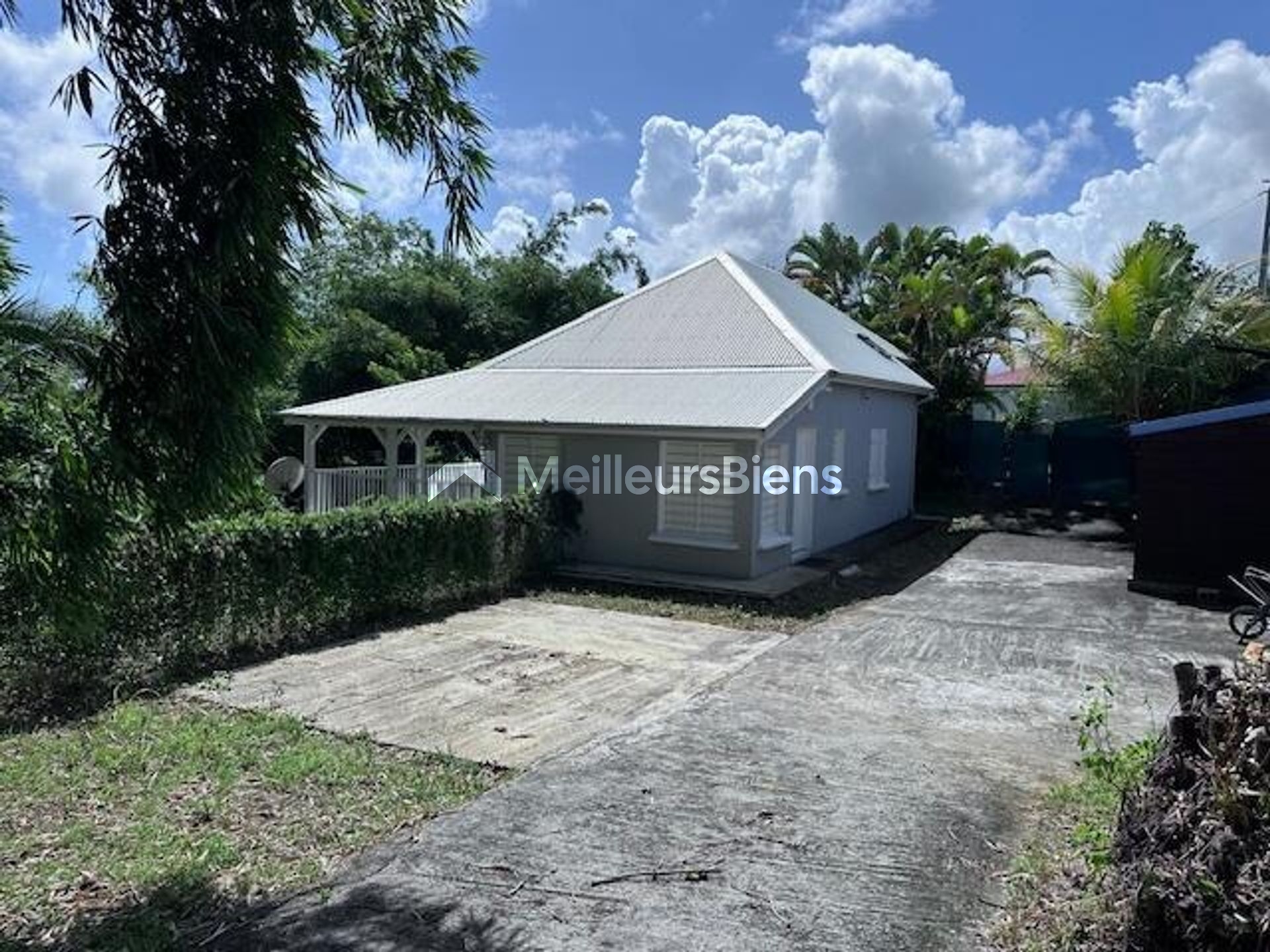 BAISSE DE PRIX A LA GRIPPIERE SUR LA JOLIE VILLA T4 EN DUPLEX ET T2 EN RDJ SUR 1000 M² DE TERRAIN DANS SECTEUR RESIDENTIEL DE LA GRIPPIERE A PETIT-BOURG