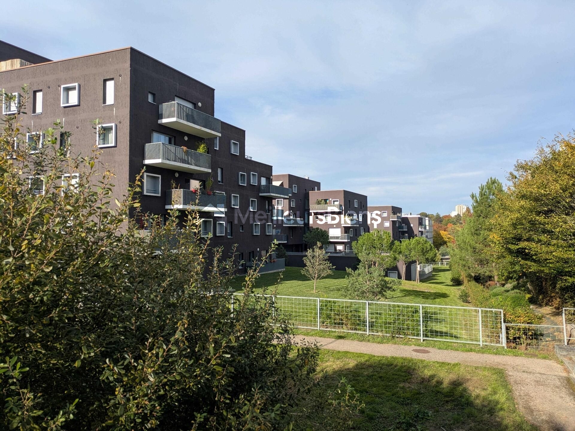 Dernier étage avec une grande terrasse