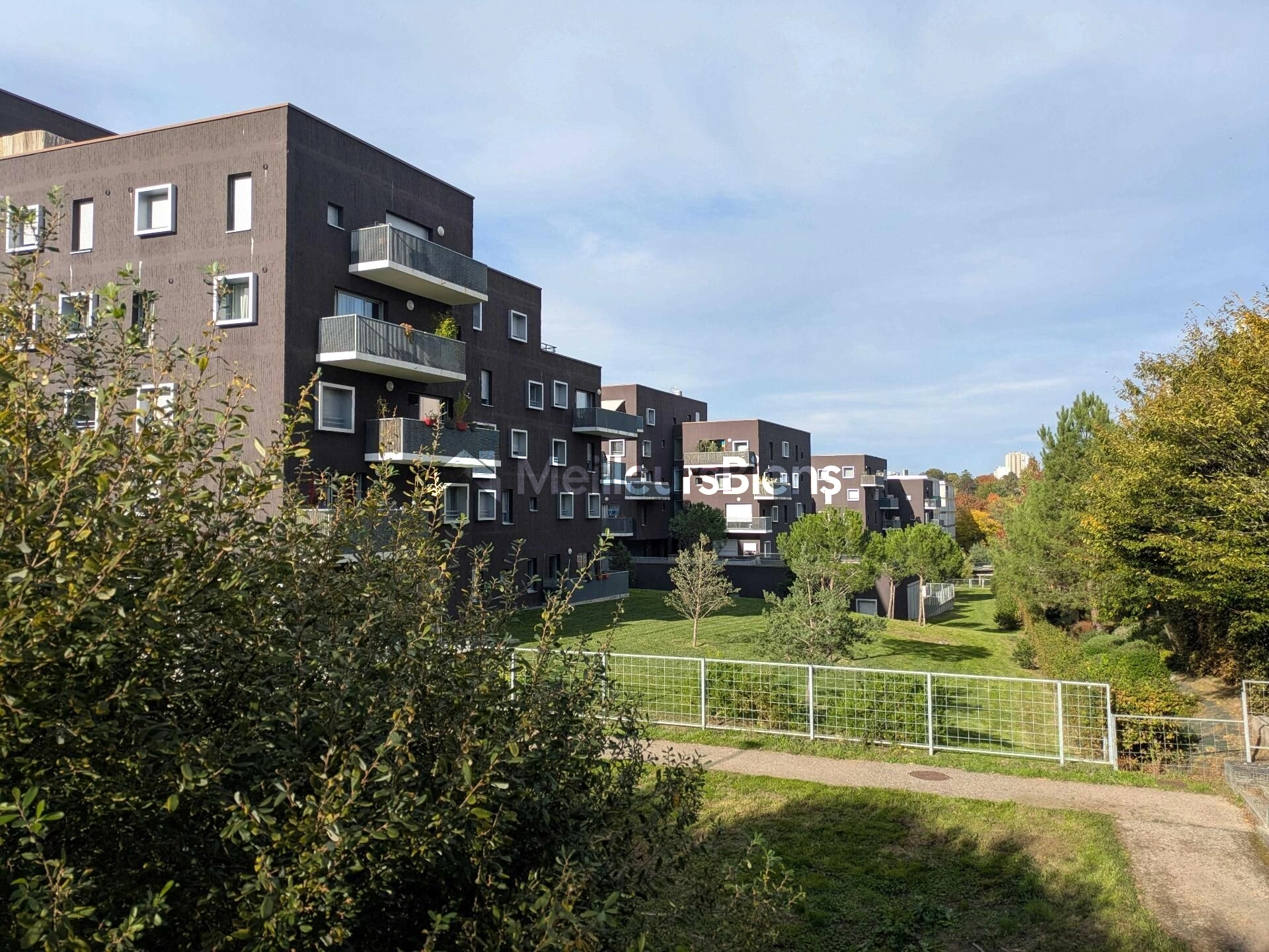 Dernier étage avec une grande terrasse