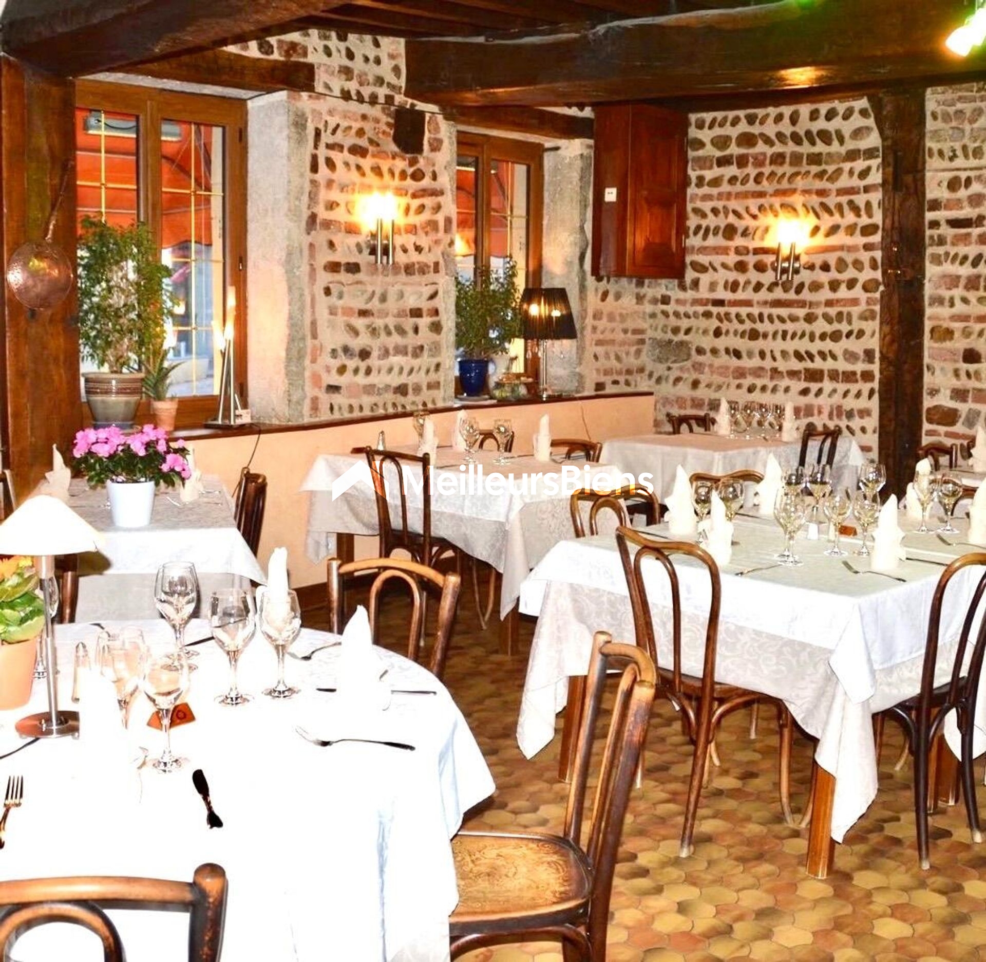 Immeuble commercial – idéal pour restaurant ou bistrot de caractère