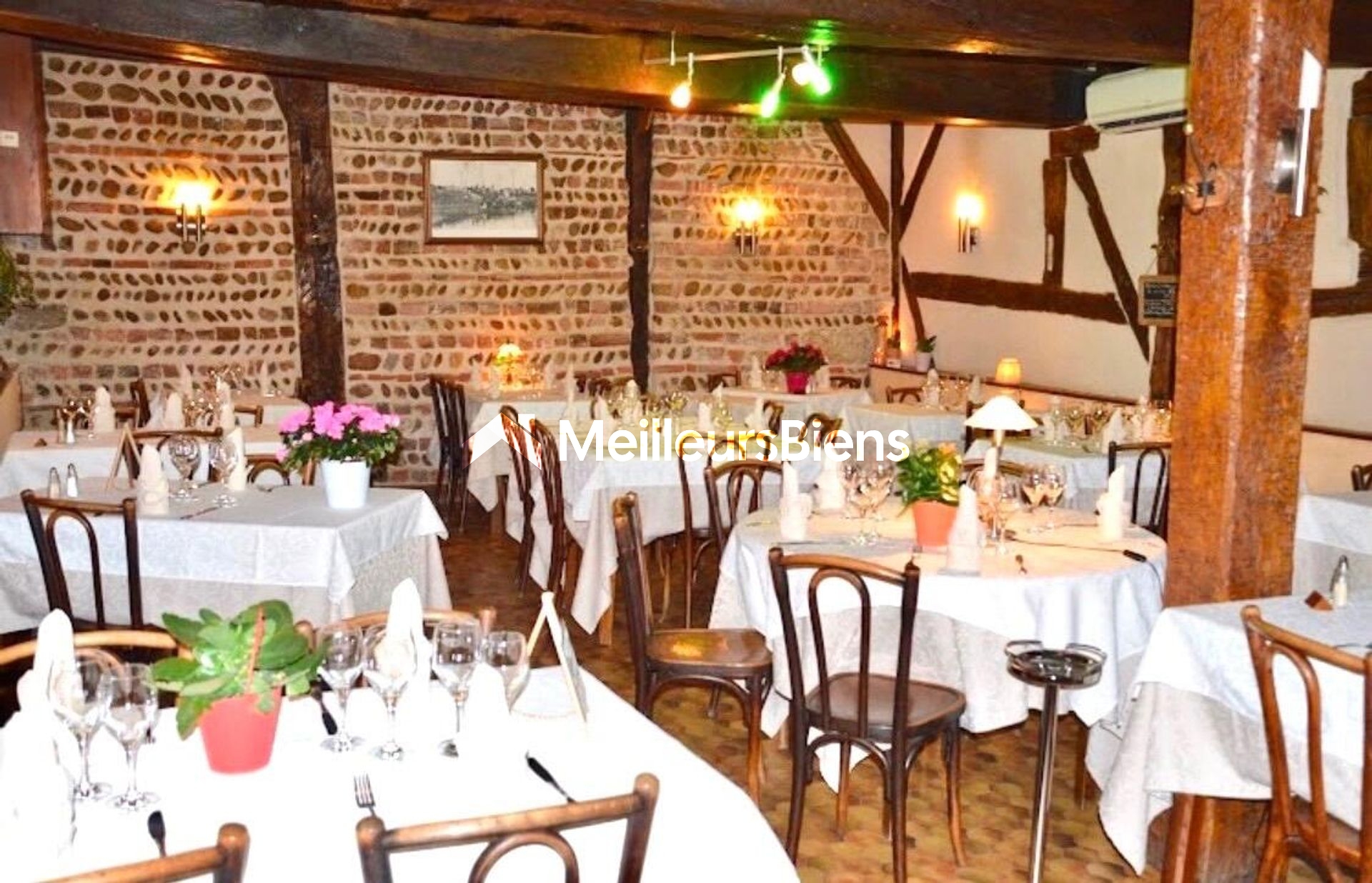 Immeuble commercial – idéal pour restaurant ou bistrot de caractère