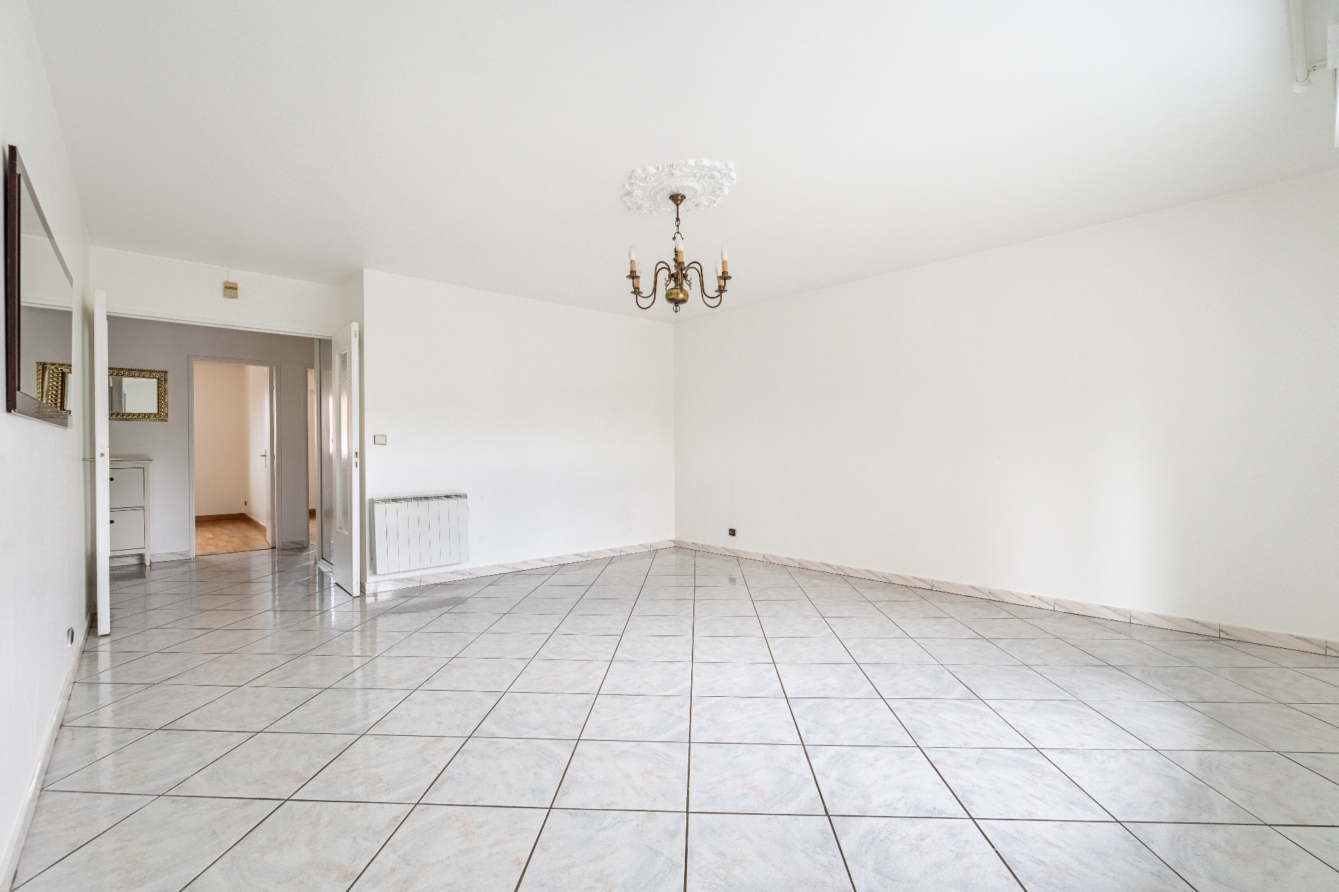 Secteur Nonneville - Beau 3 pièces avec 2 chambres et balcon - Cave et parking box