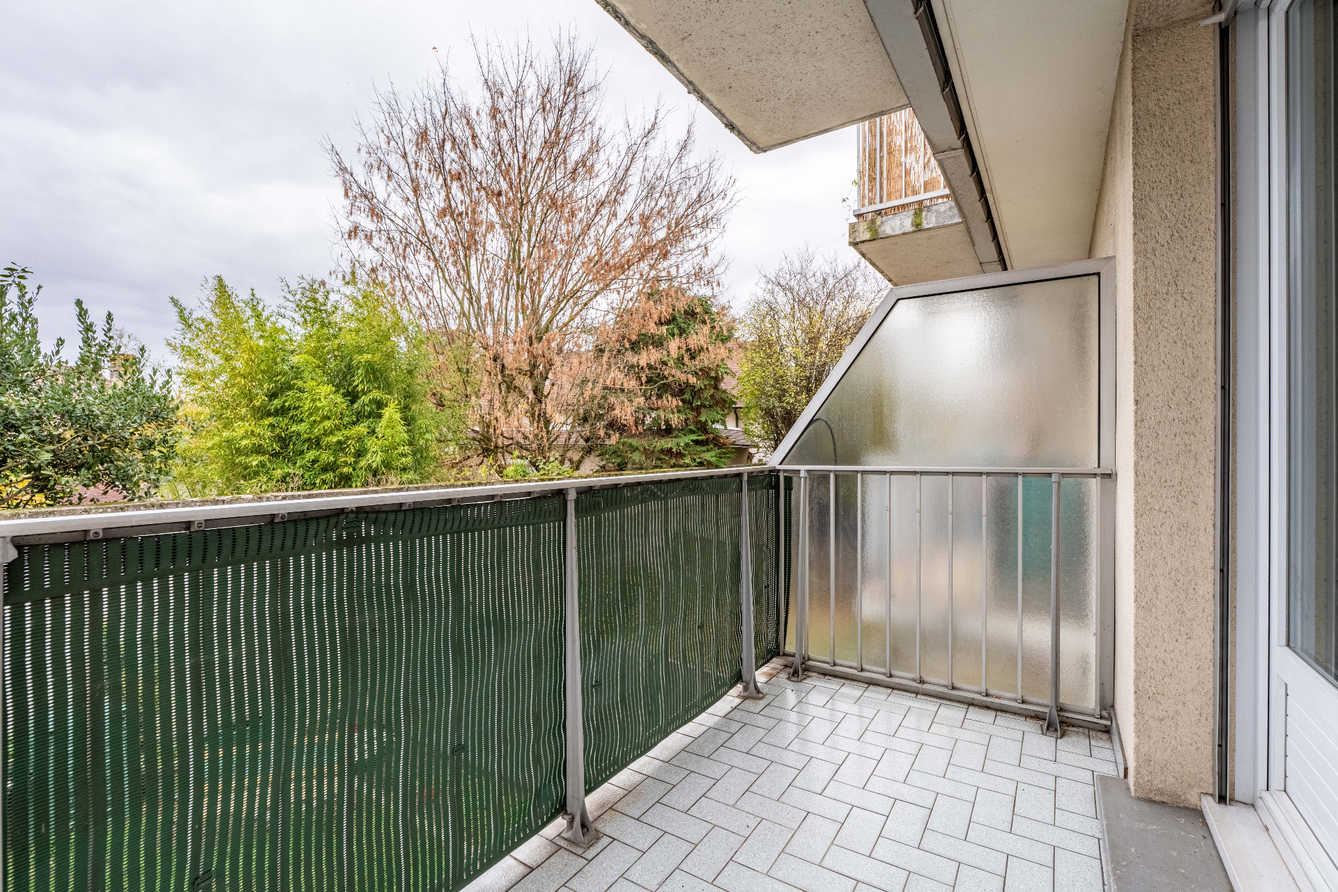 Secteur Nonneville - Beau 3 pièces avec 2 chambres et balcon - Cave et parking box