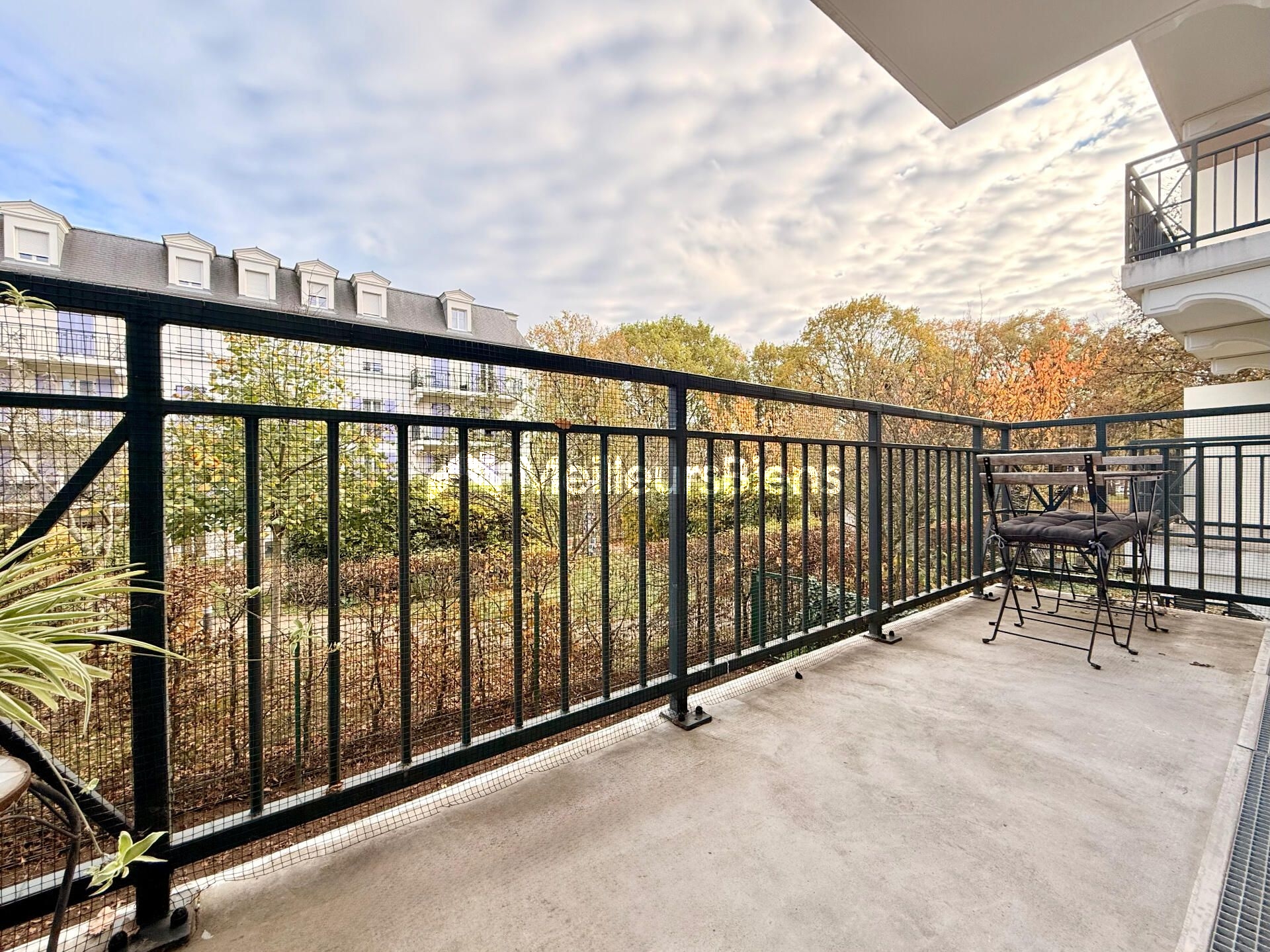 Appartement de 2 pièces, balcon et parking en sous-sol.
