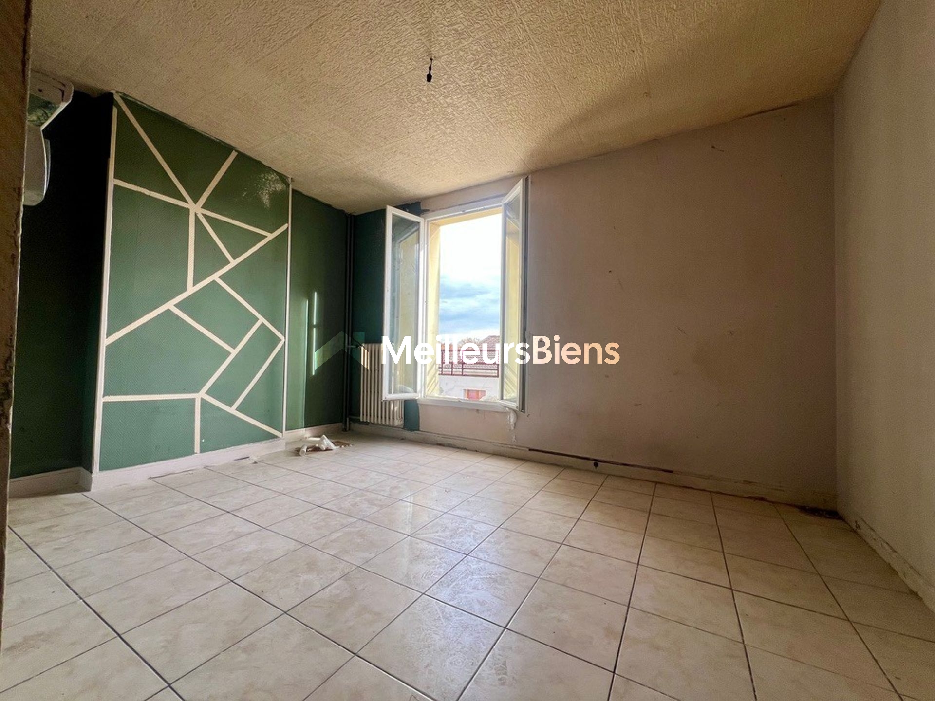 Studio à rénover – investissement clé en main – Puces / Marché Dauphine