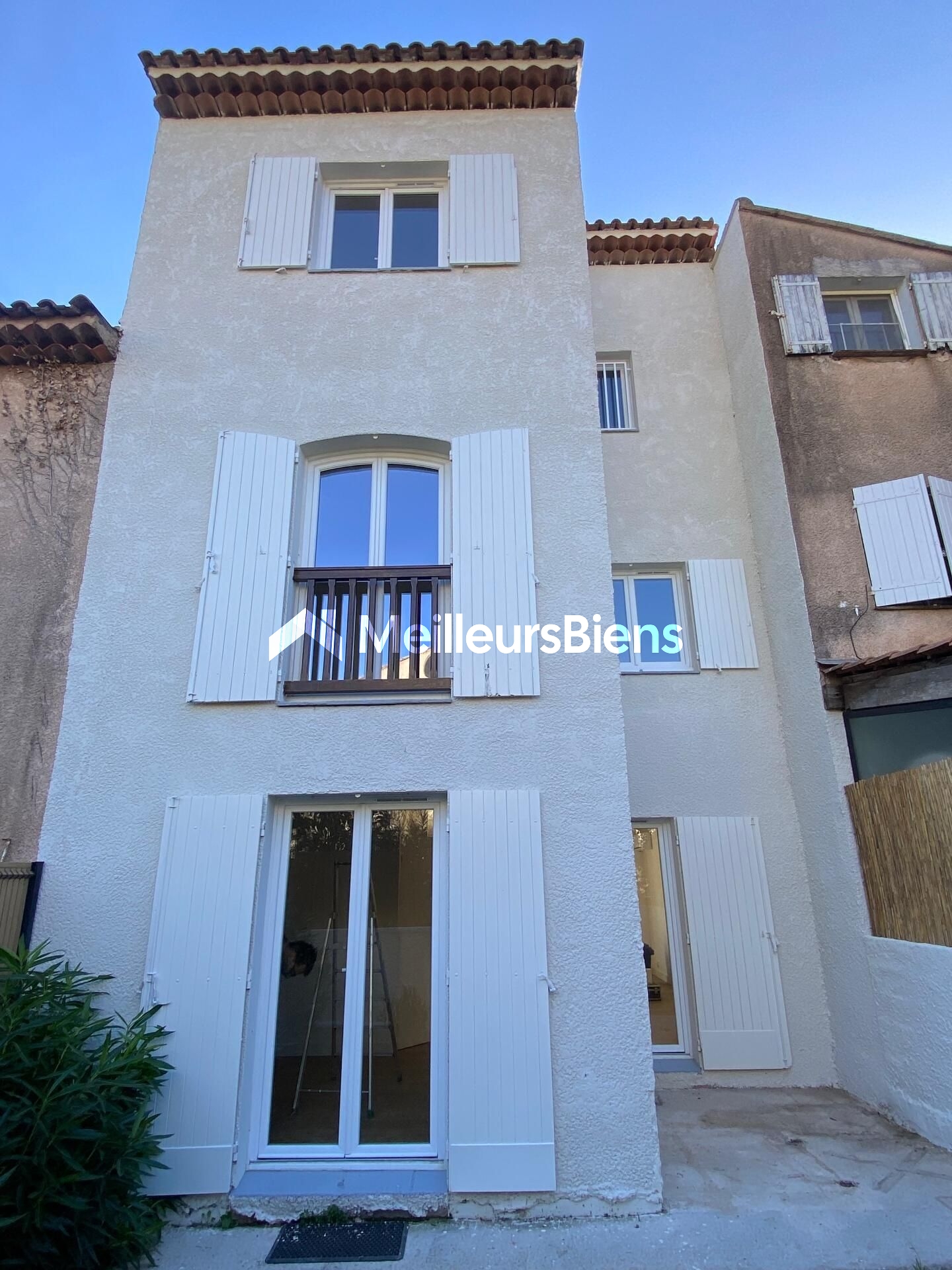 Jolie Maison mitoyenne T6 de 110m2 fraîchement rénovée