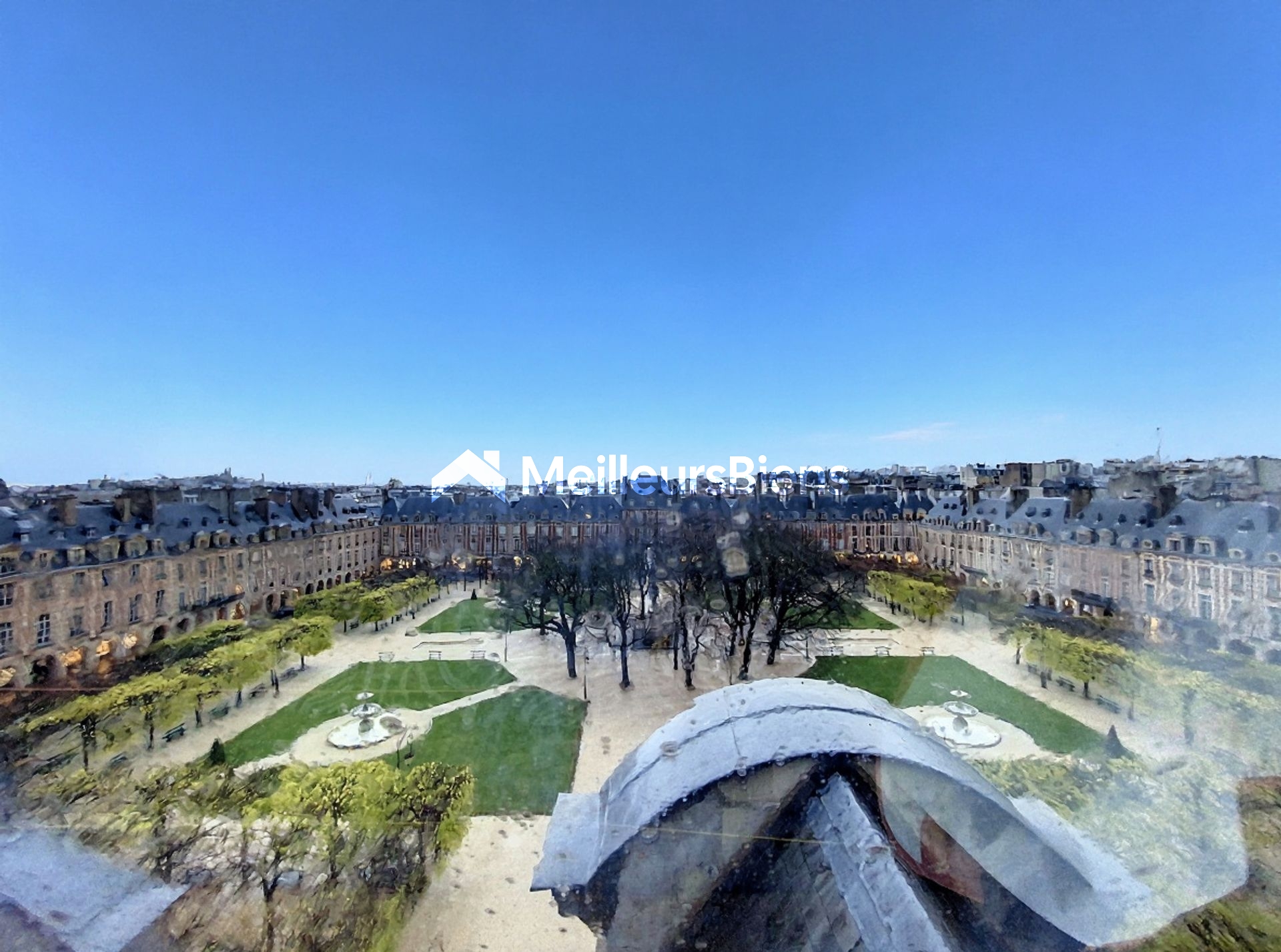 Loft atypique sous les toits au Pavillon du Roi PLACE DES VOSGES PARIS