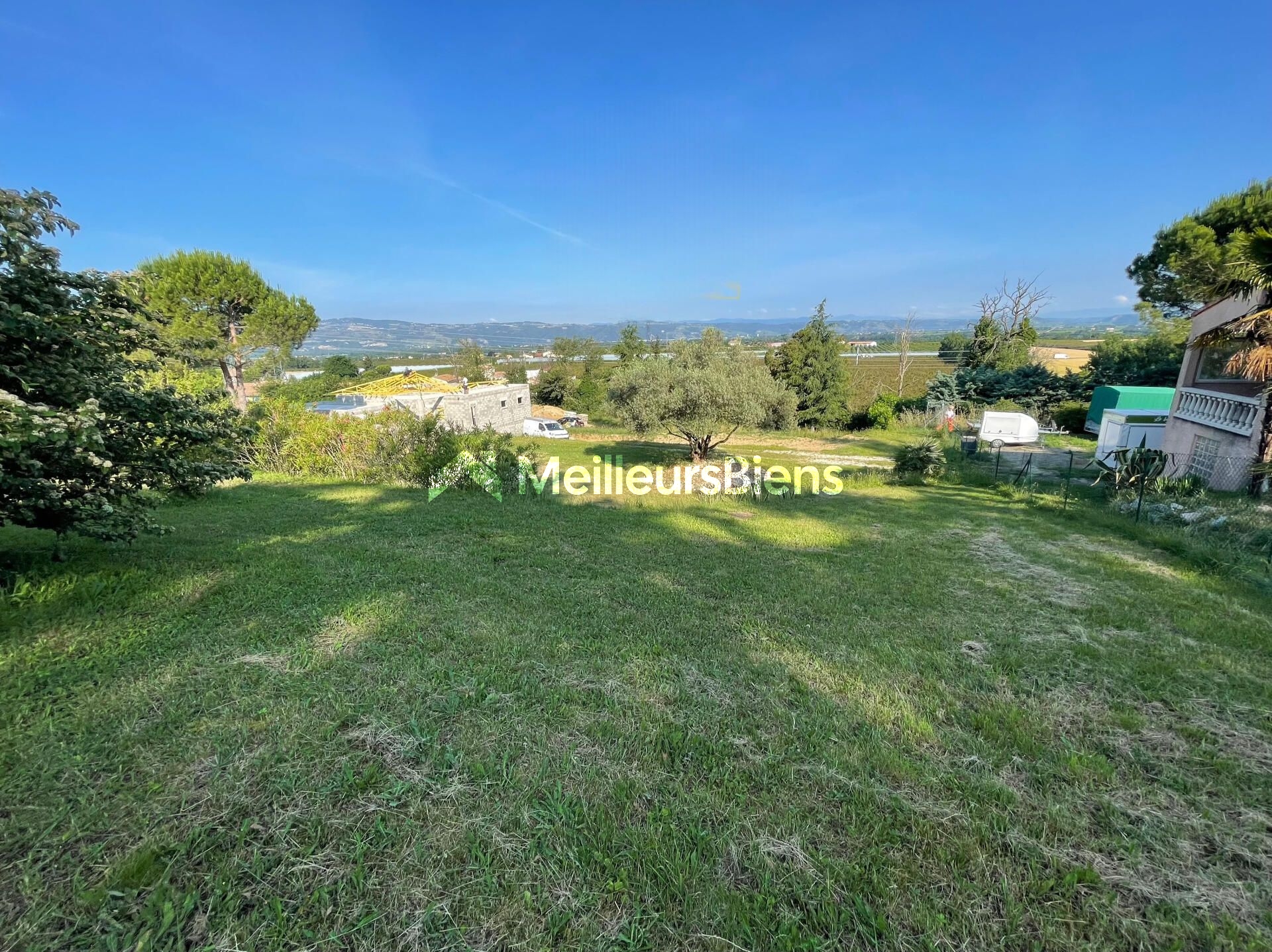 Terrain constructible avec vue dégagée