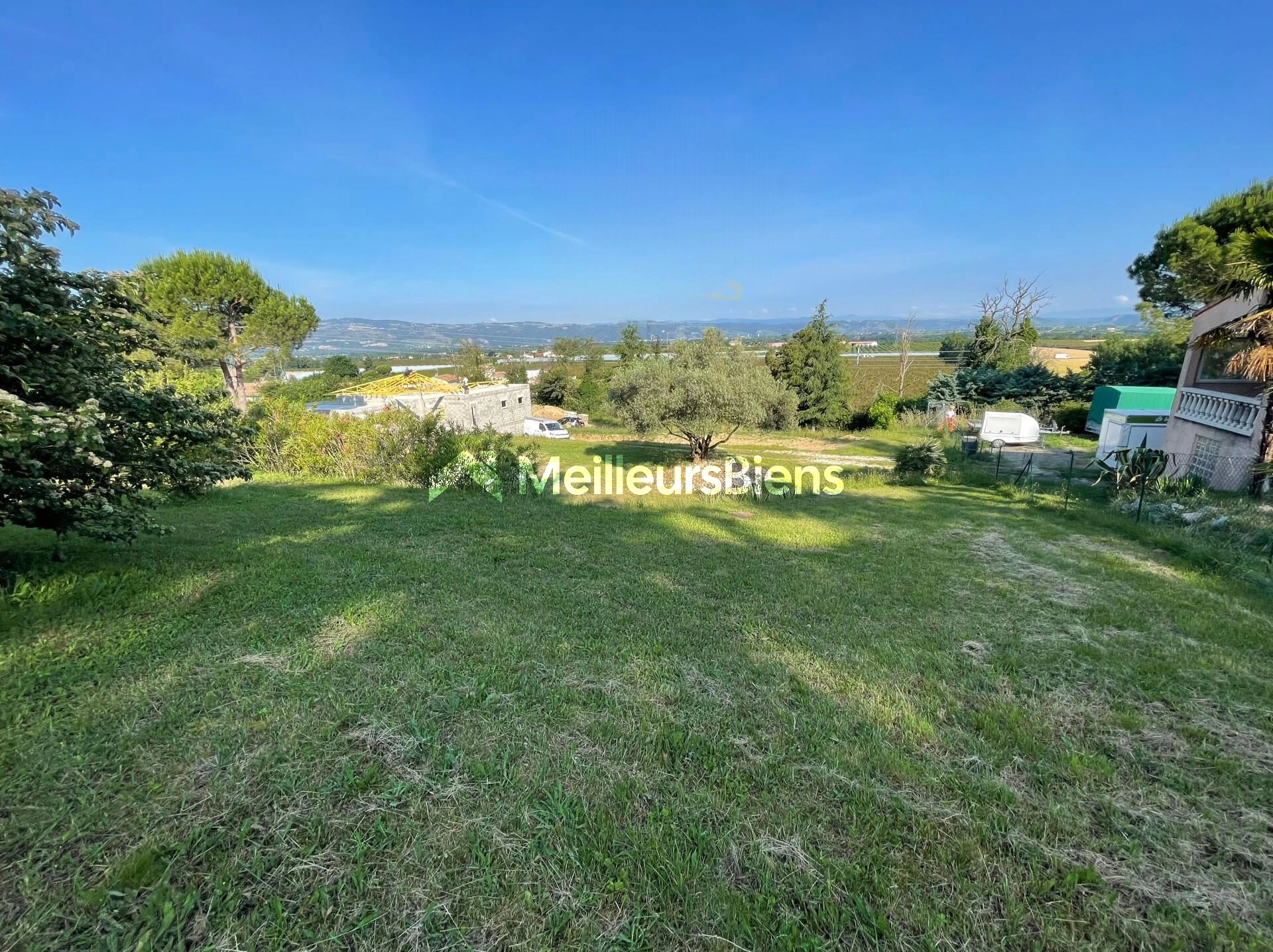 Terrain constructible avec vue dégagée