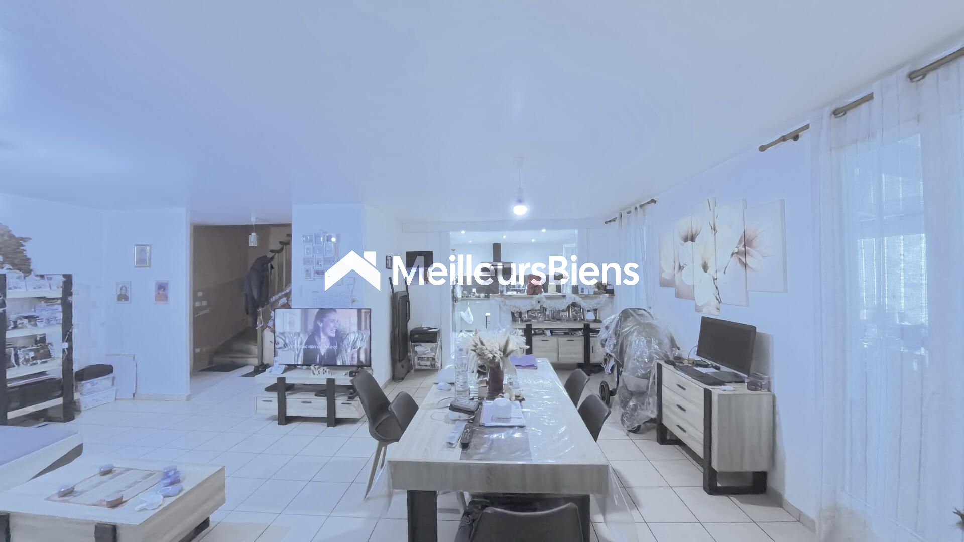 LE THILLAY – Grand pavillon familial + dépendance F2 – Jardin 450 m², secteur calme et agréable, les plus : la surface, le confort et des possibilités d’aménagement.