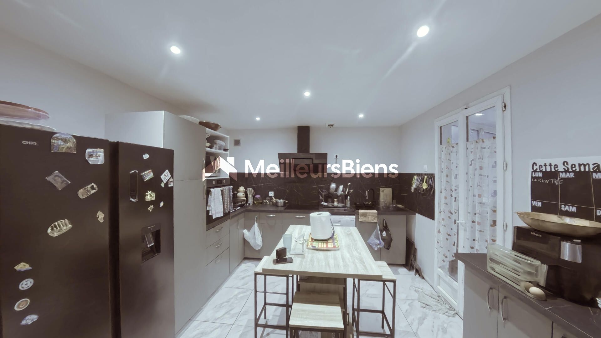 LE THILLAY – Grand pavillon familial + dépendance F2 – Jardin 450 m², secteur calme et agréable, les plus : la surface, le confort et des possibilités d’aménagement.