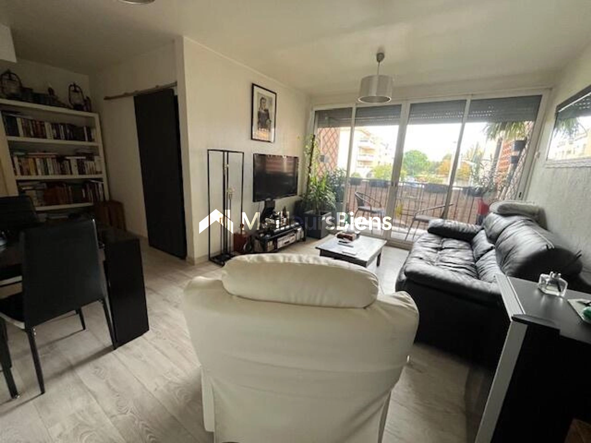 Exclusivité, type 3 rénové sur Salon de Provence avec balcon et cave.