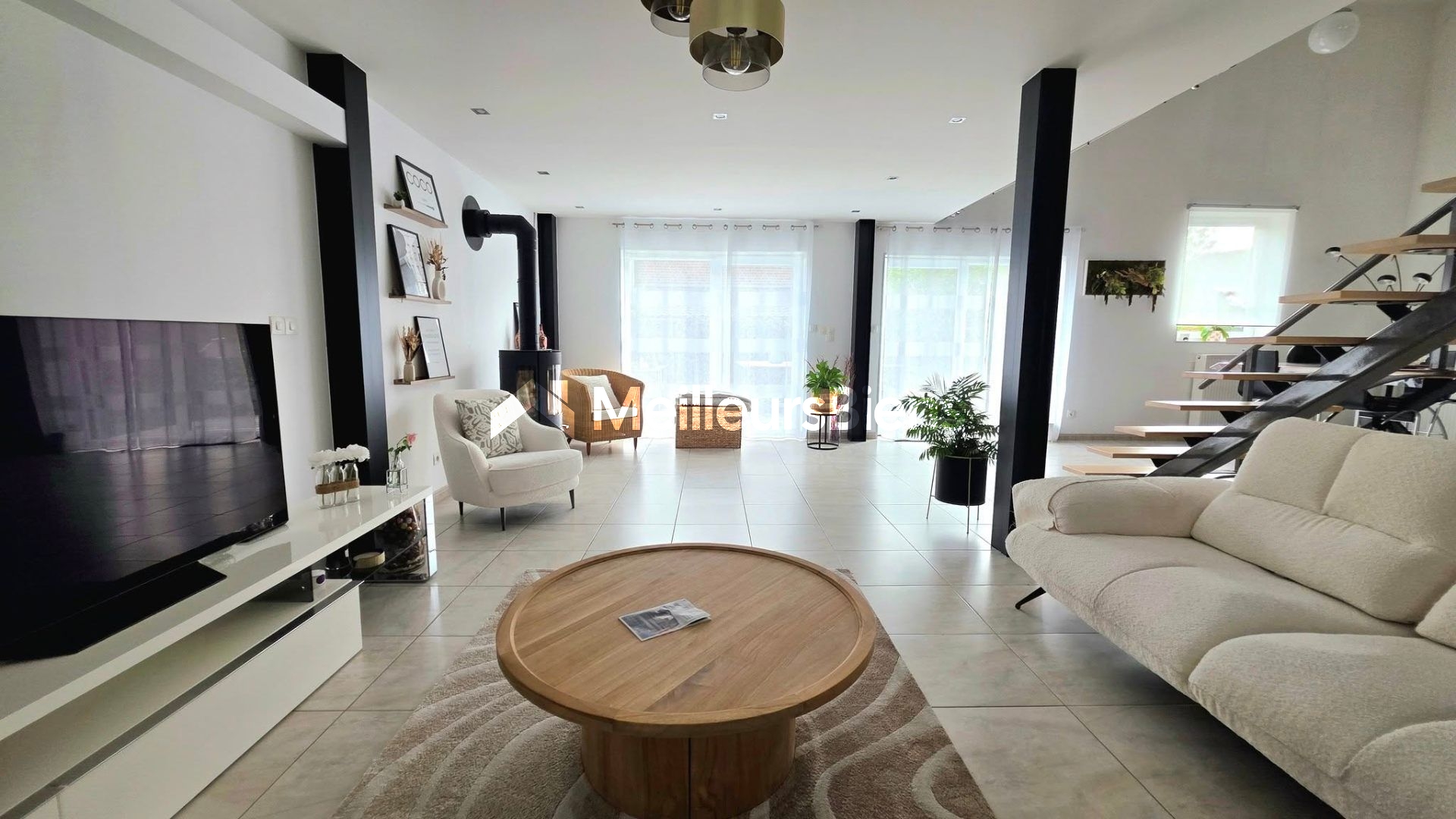 Maison Individuelle 150 m2 - 3 chambres dont 1 avec douche - 1 salle de bains avec baignoire et douche - 2 WC - Terrasse - Cour/Jardin - Garage