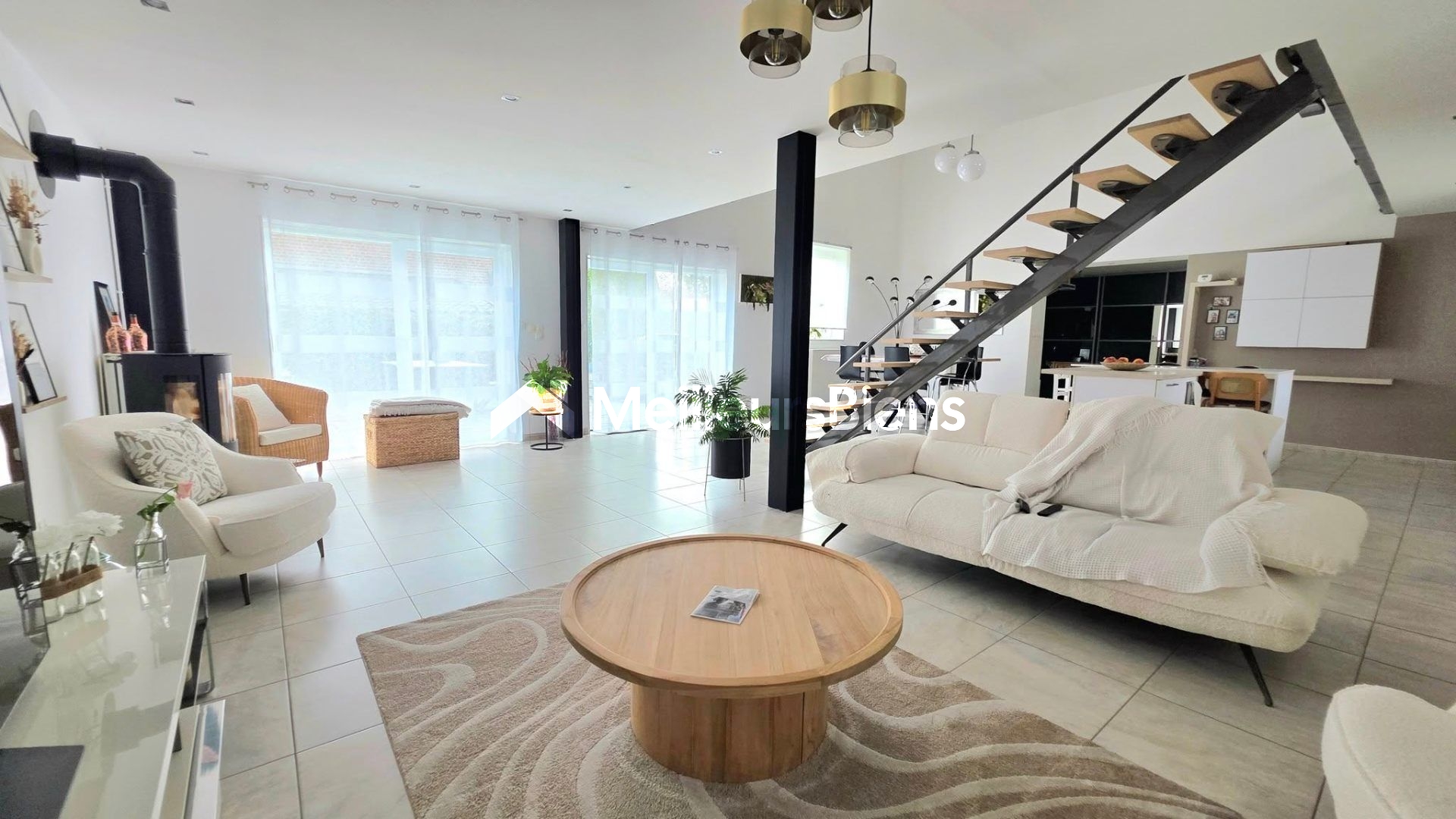Maison Individuelle 150 m2 - 3 chambres dont 1 avec douche - 1 salle de bains avec baignoire et douche - 2 WC - Terrasse - Cour/Jardin - Garage