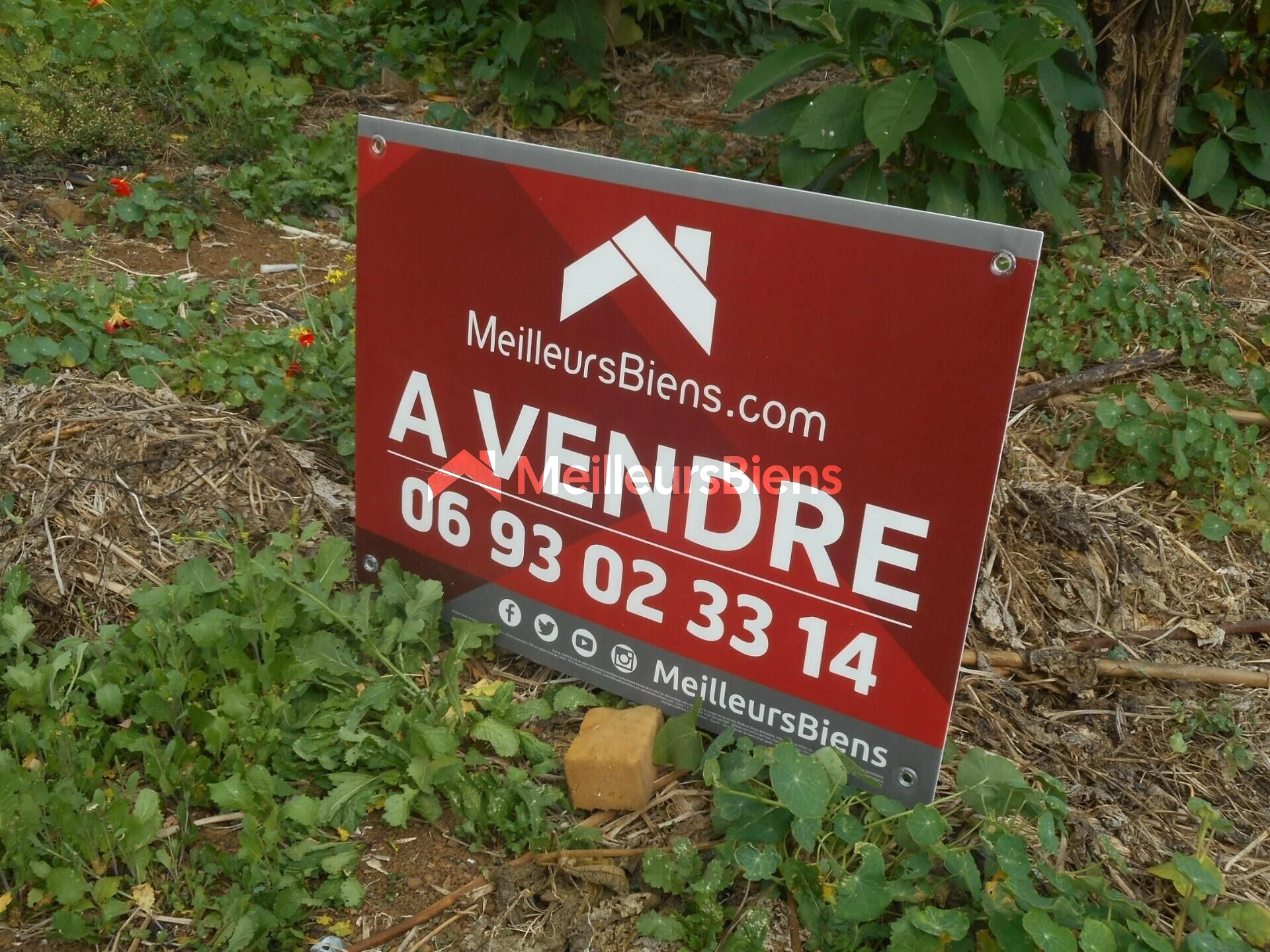 Terrain de 815 m² dont environ 300 m² constructible, Cos 0,60