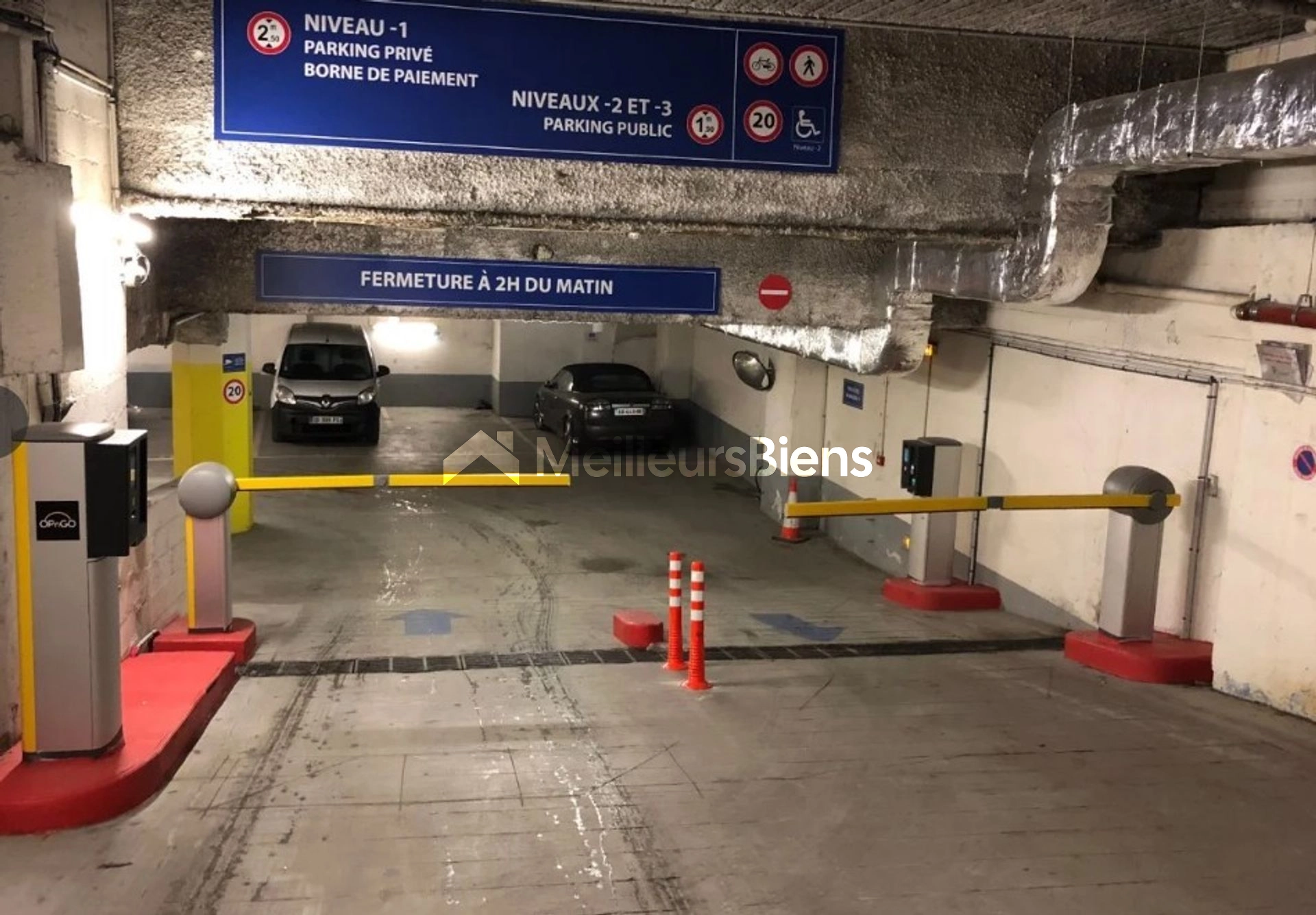 Lot de 105 places de parking
