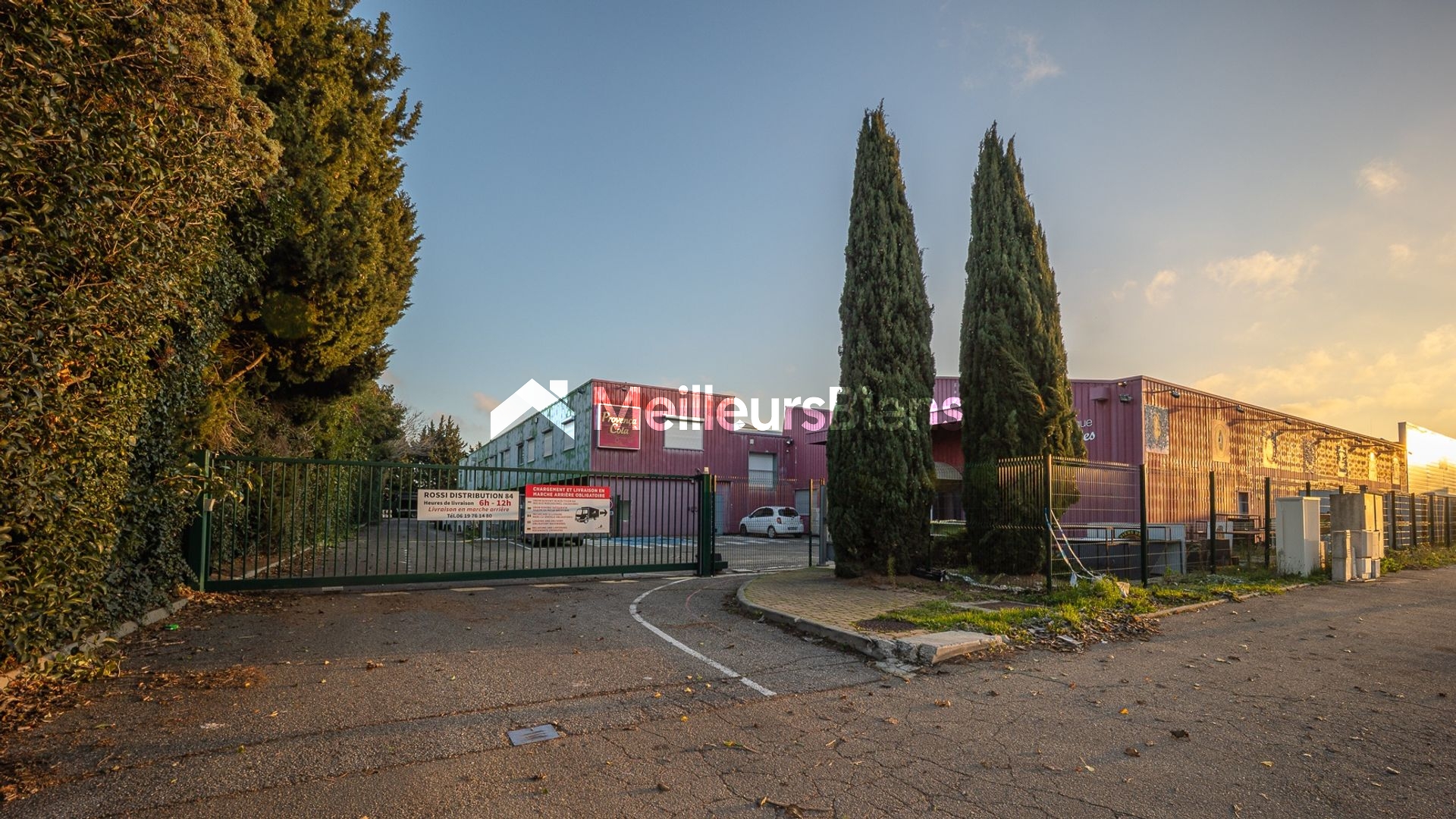 À VENDRE – EXCLUSIVITÉ – MURS COMMERCIAUX / ENTREPÔT + BUREAUX – 2 900 m² – AVIGNON FONTCOUVERTE