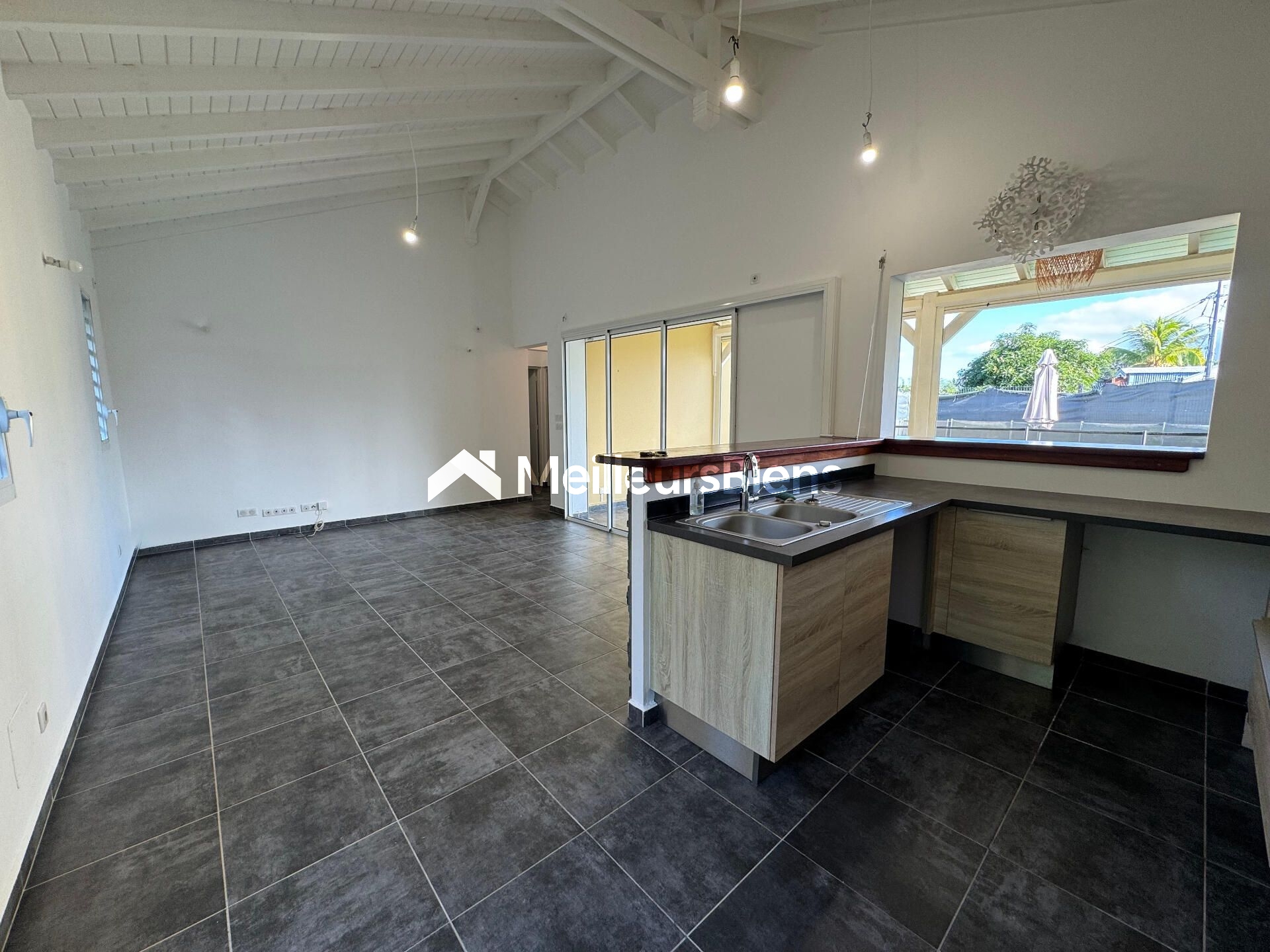 Villa avec piscine idéalement située