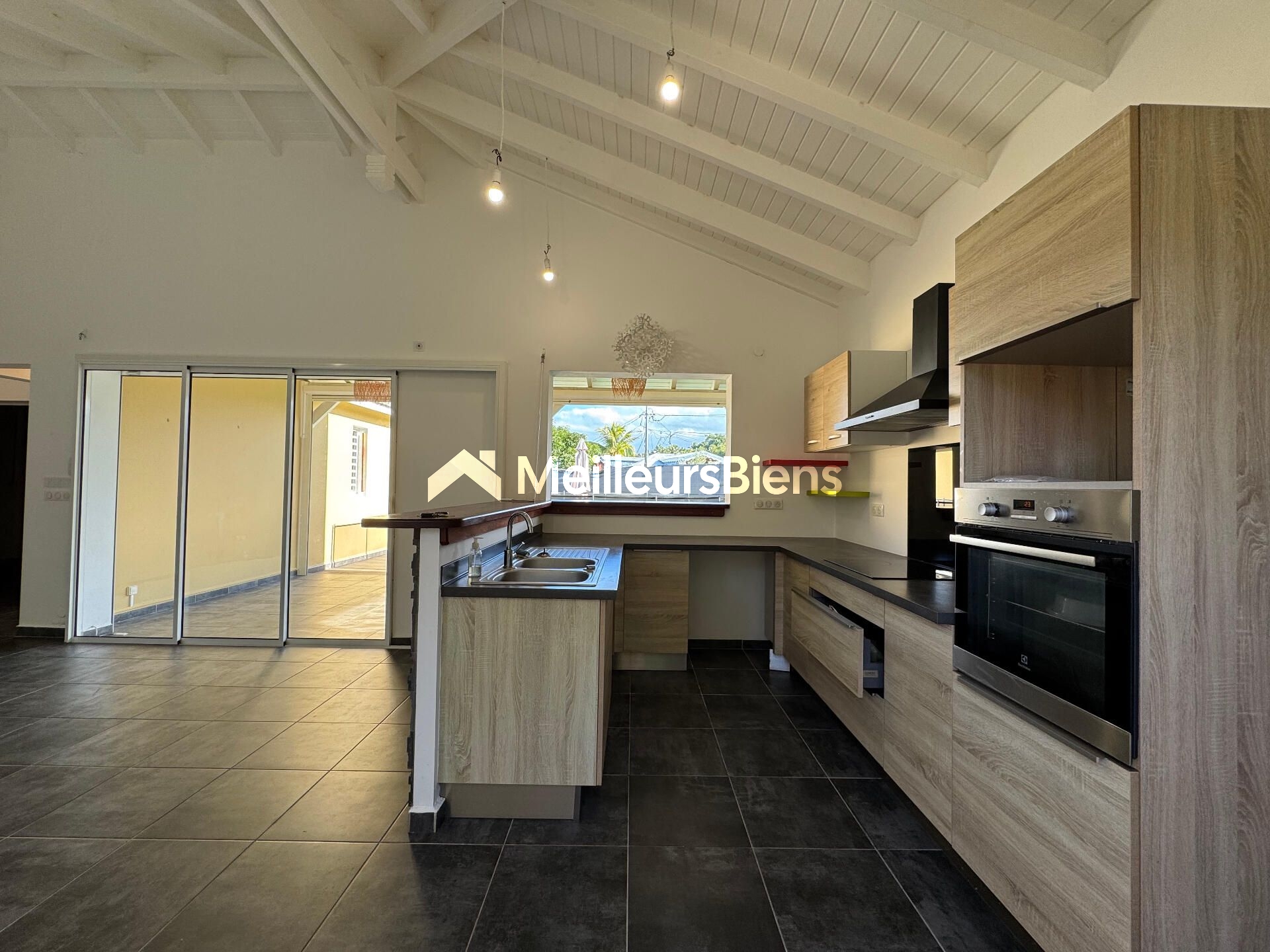 Villa avec piscine idéalement située