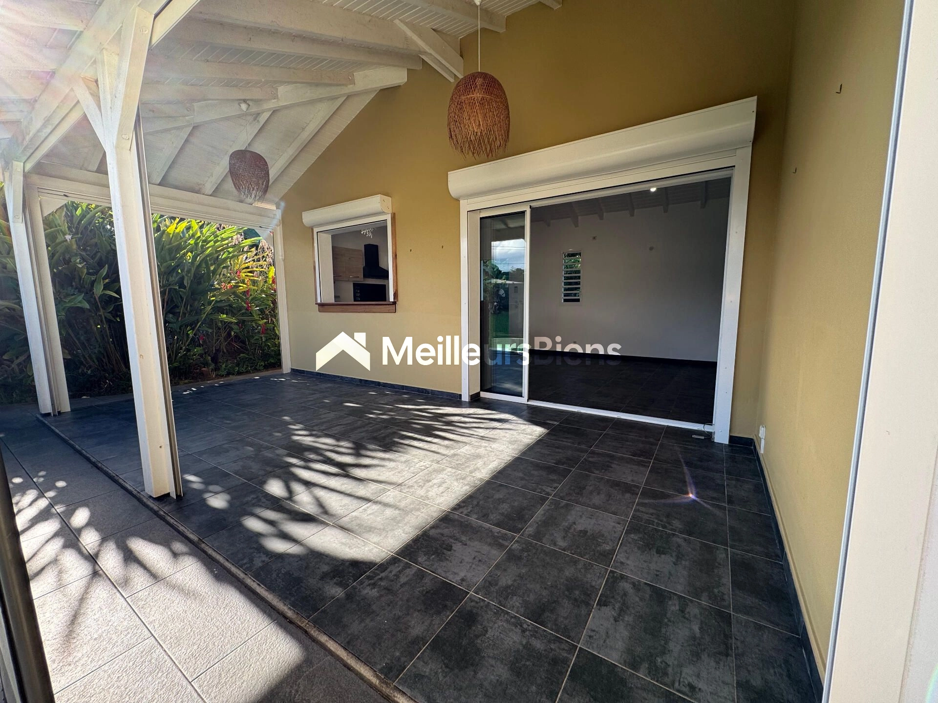 Villa avec piscine idéalement située